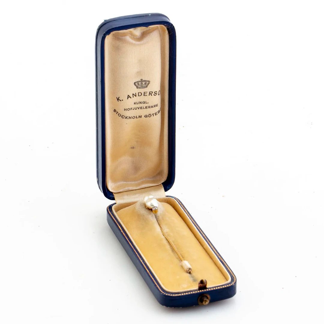 KRAVATTNÅL, 18K Guld