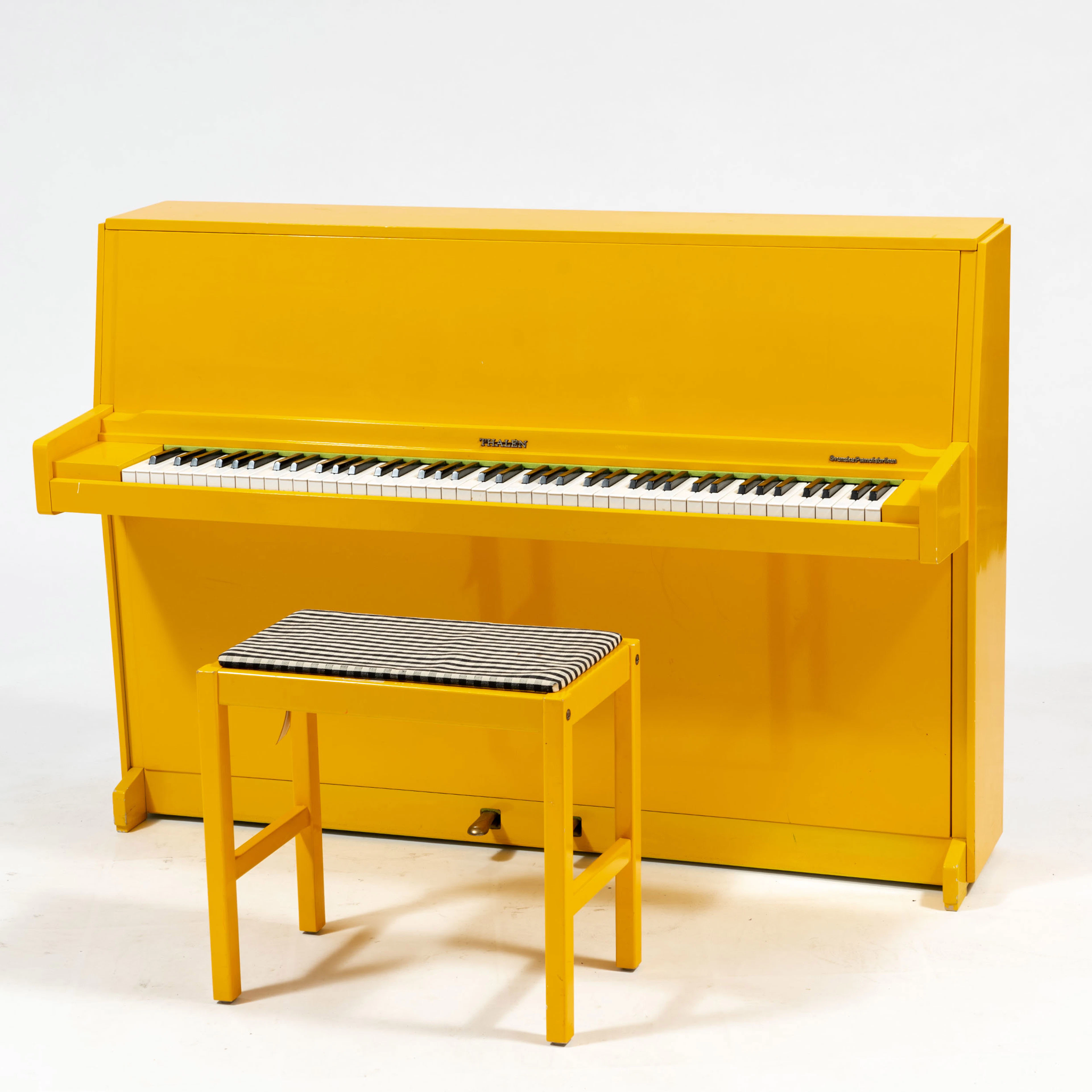 THALÈN, piano med pall