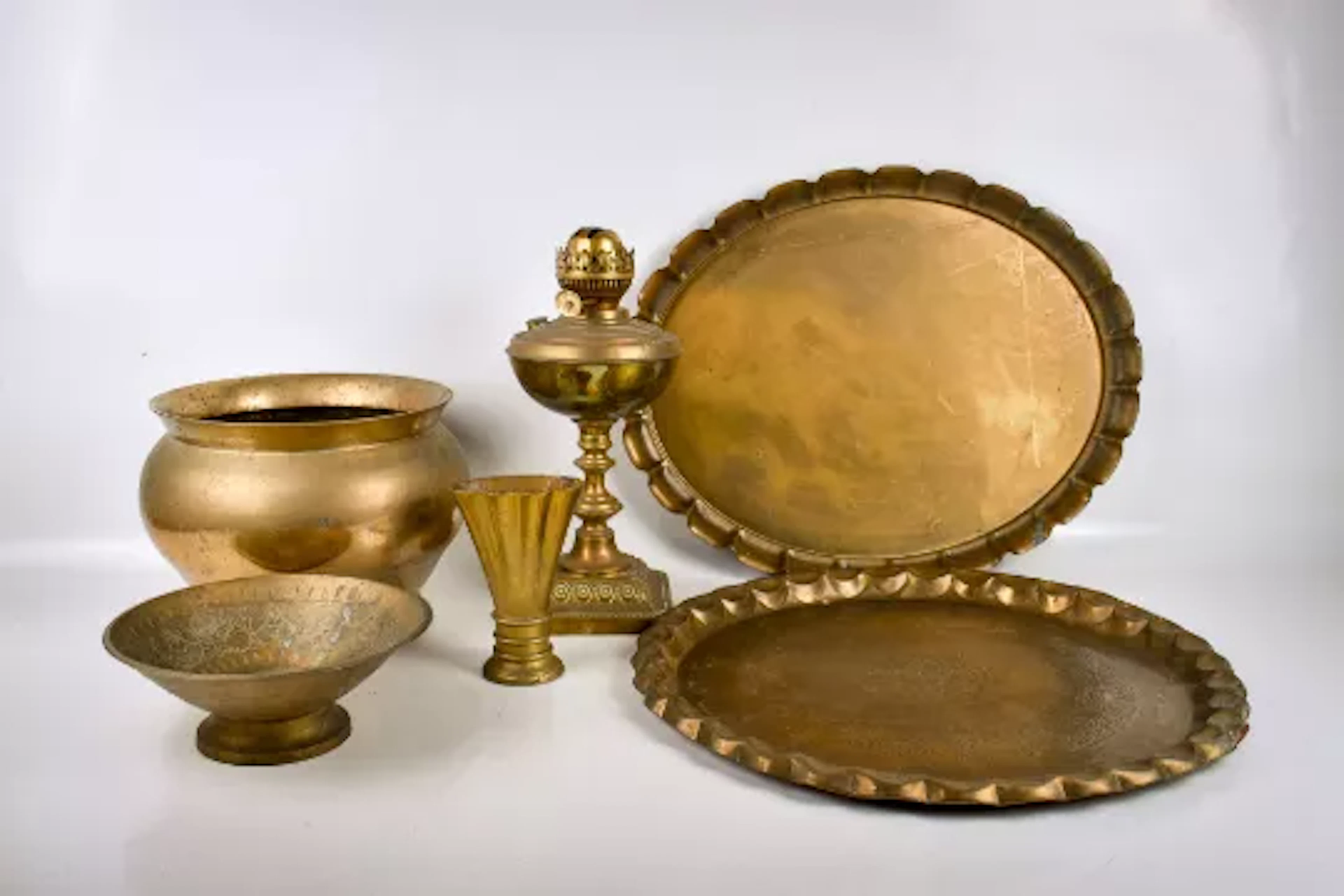 A collection of six assorted brassware items. Including two trays