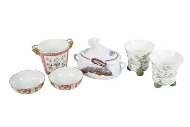 Five pieces of ceramics.