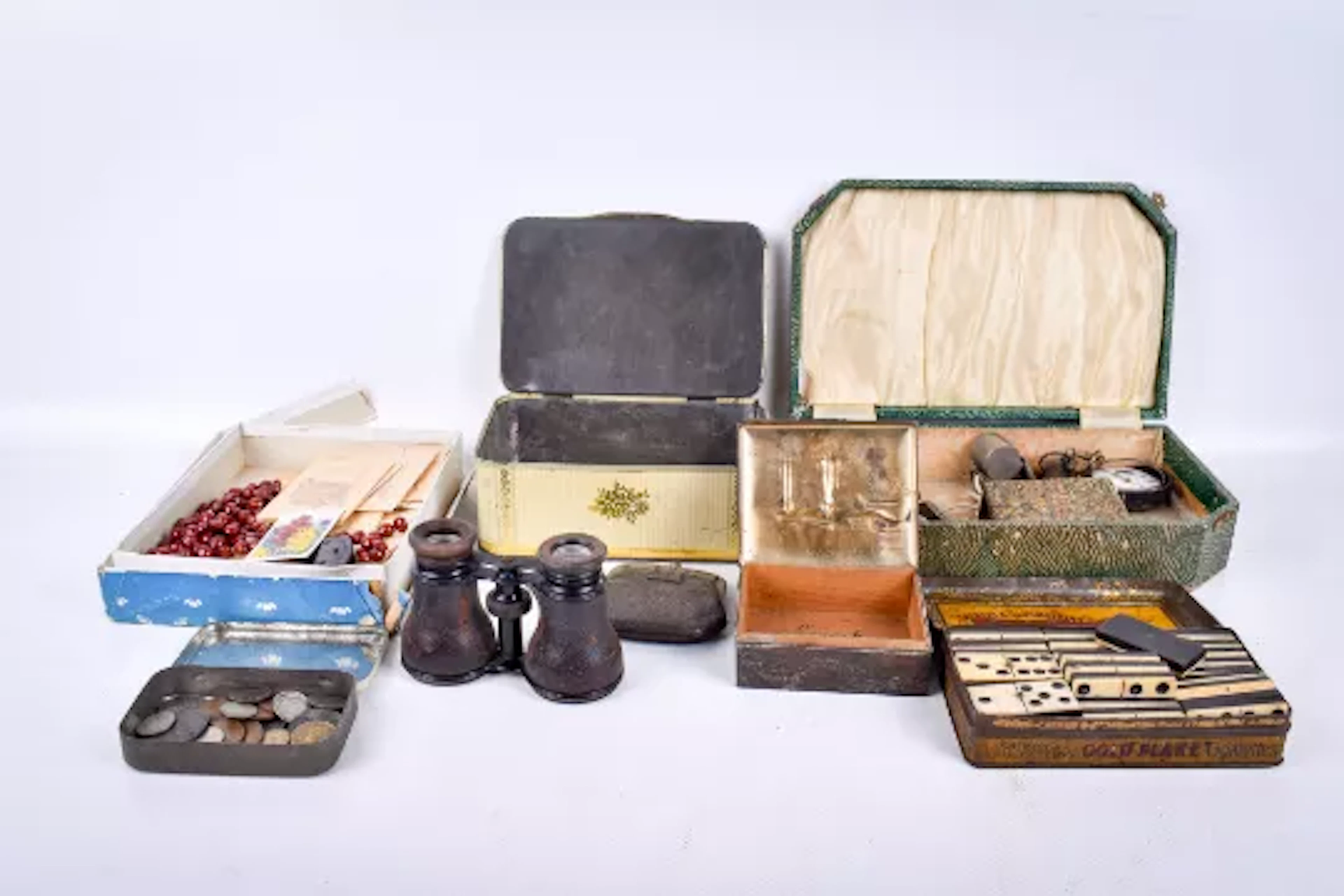 A mixed group of collectables.