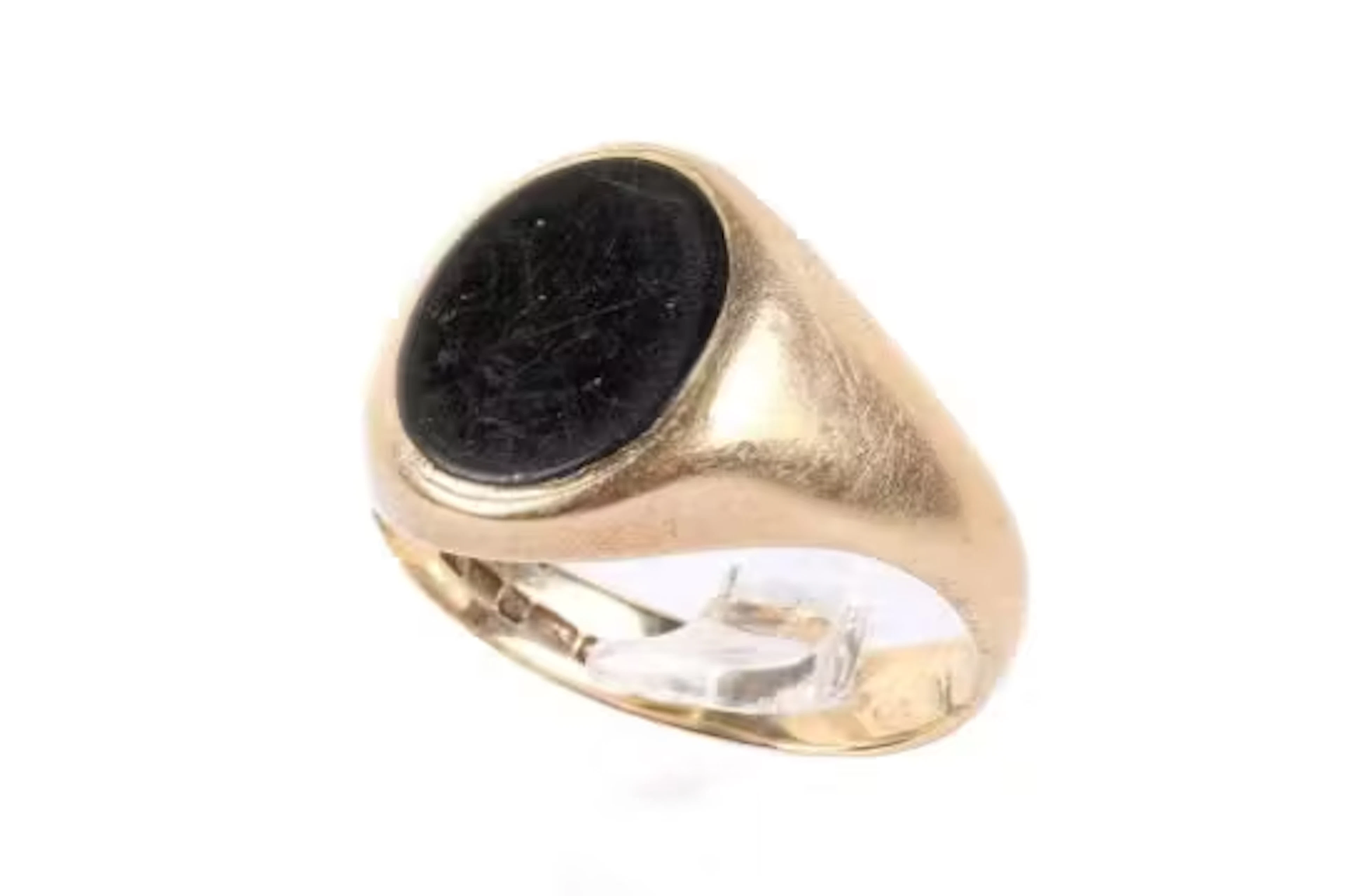 A 9ct gold and onyx sovereign ring. Hallmarked, size T/U, weight 5.9g.