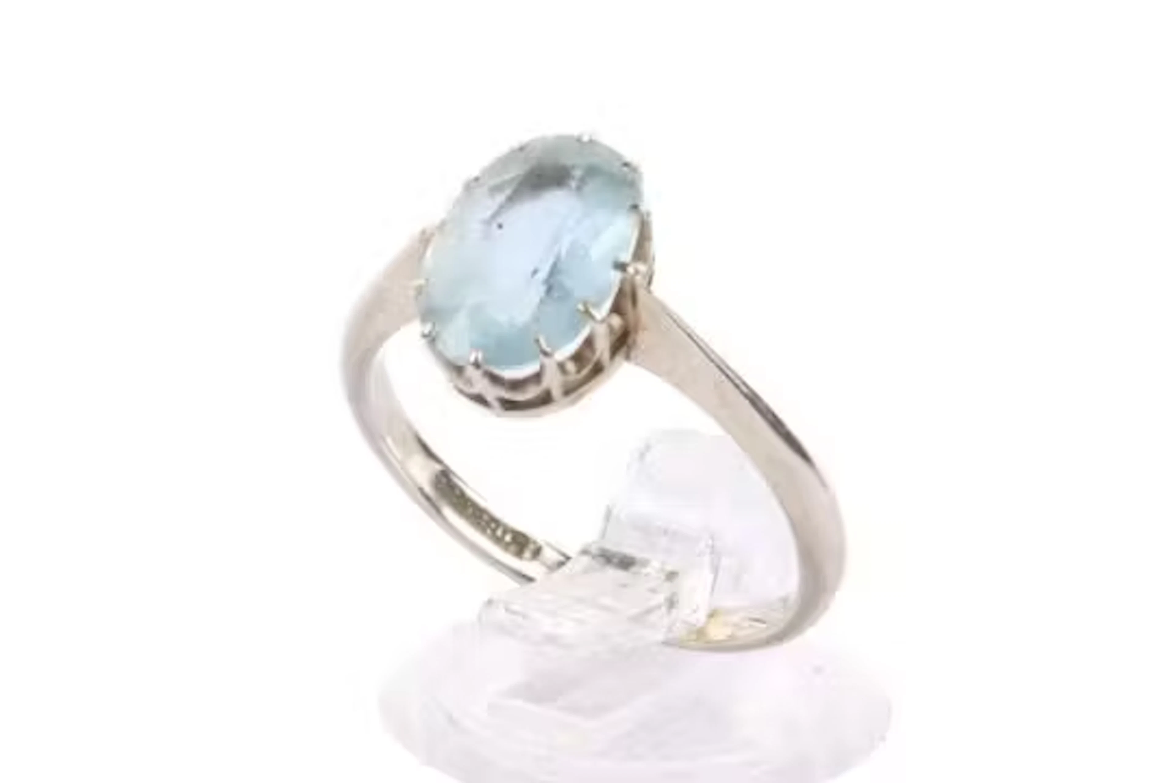 An 18ct white gold and aquamarine ring. Set with one oval faceted