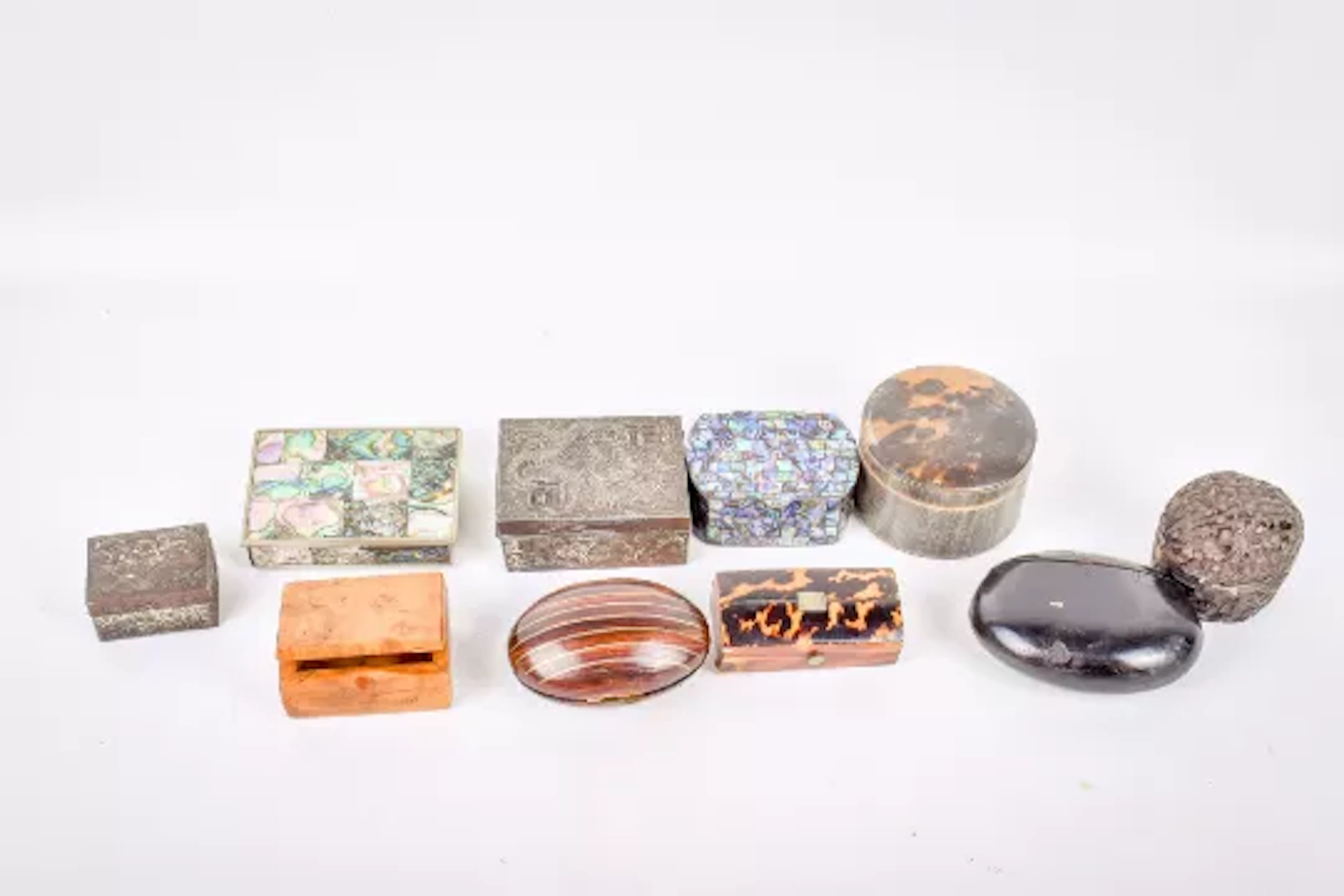 A collection of ten assorted pill and snuff boxes, various materials