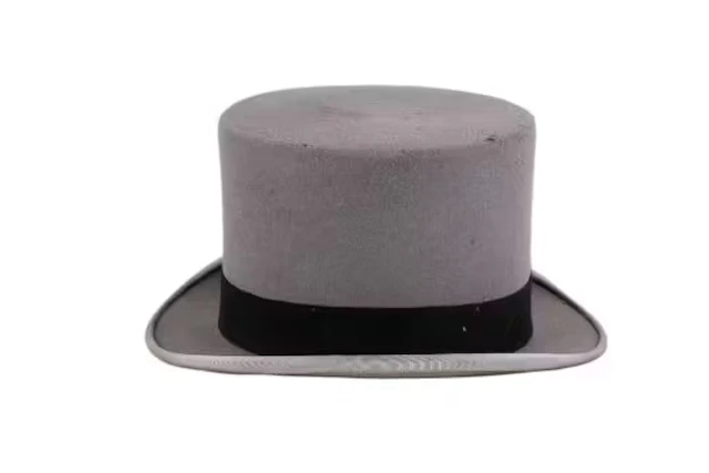 A gentleman's vintage grey felt top hat, boxed. By Dunn & Co. label '678'.