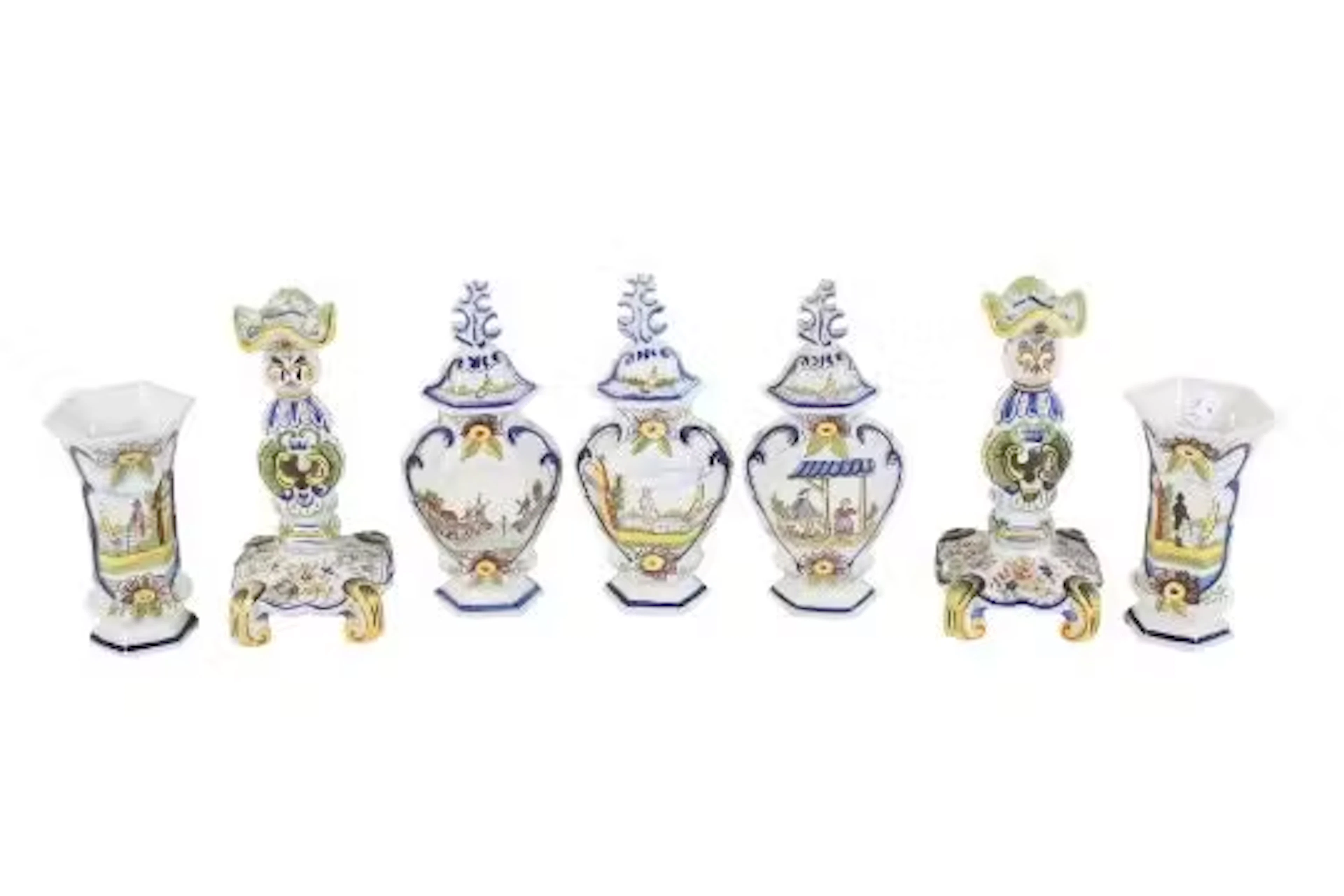 Seven pieces of Italian ceramics.