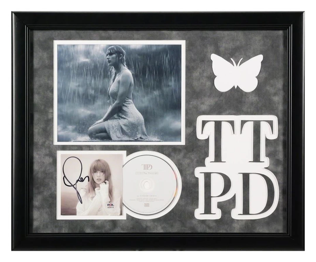 TAYLOR SWIFT Signed CD & Photograph