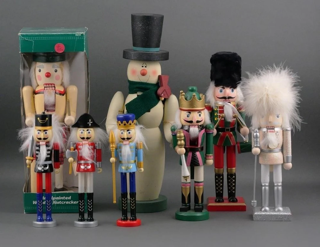 8) Wooden Christmas Nutcrackers & Snowman