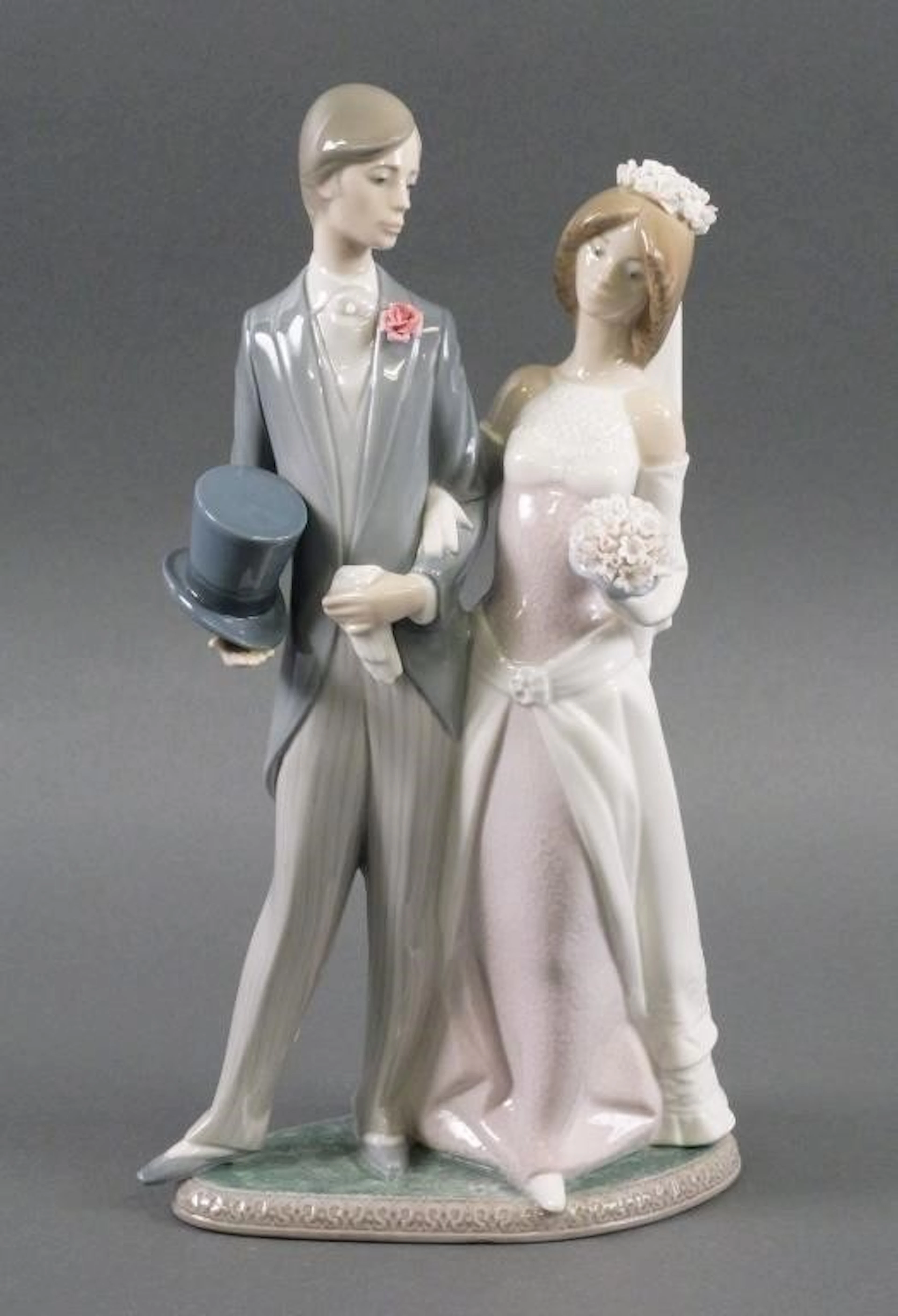 Lladro No. 1404 Matrimony Porcelain Figurine