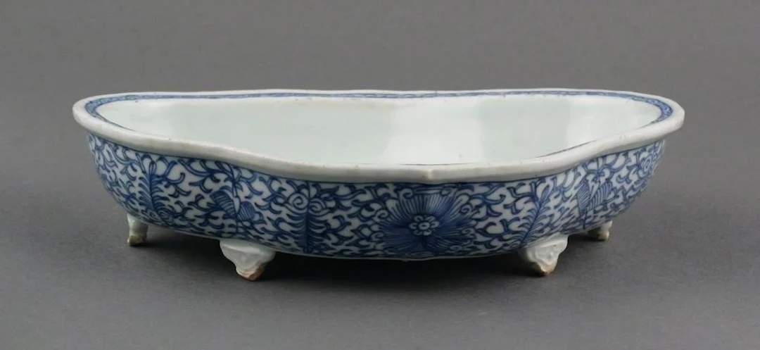 19C Qing Era Lobed Blue & White Footed Bowl