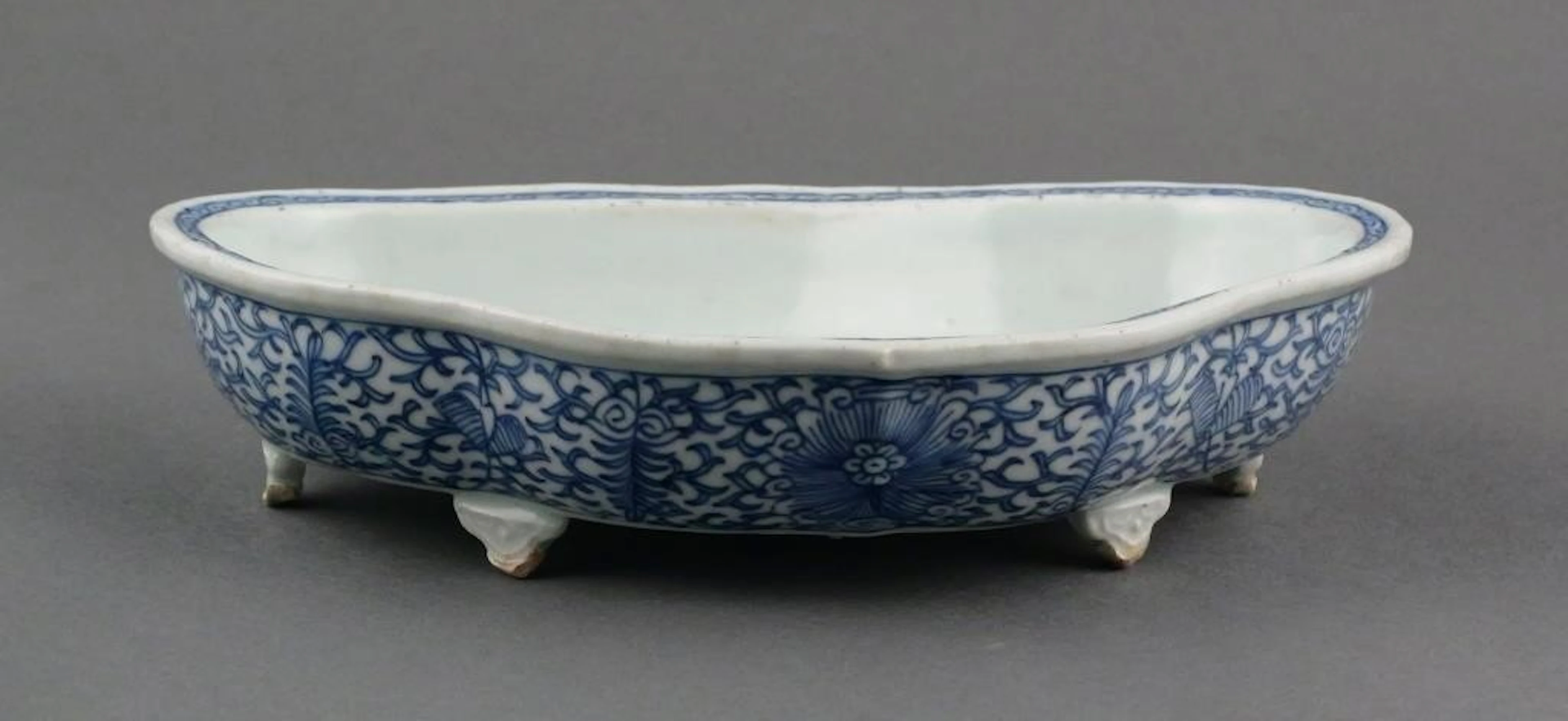 19C Qing Era Lobed Blue & White Footed Bowl
