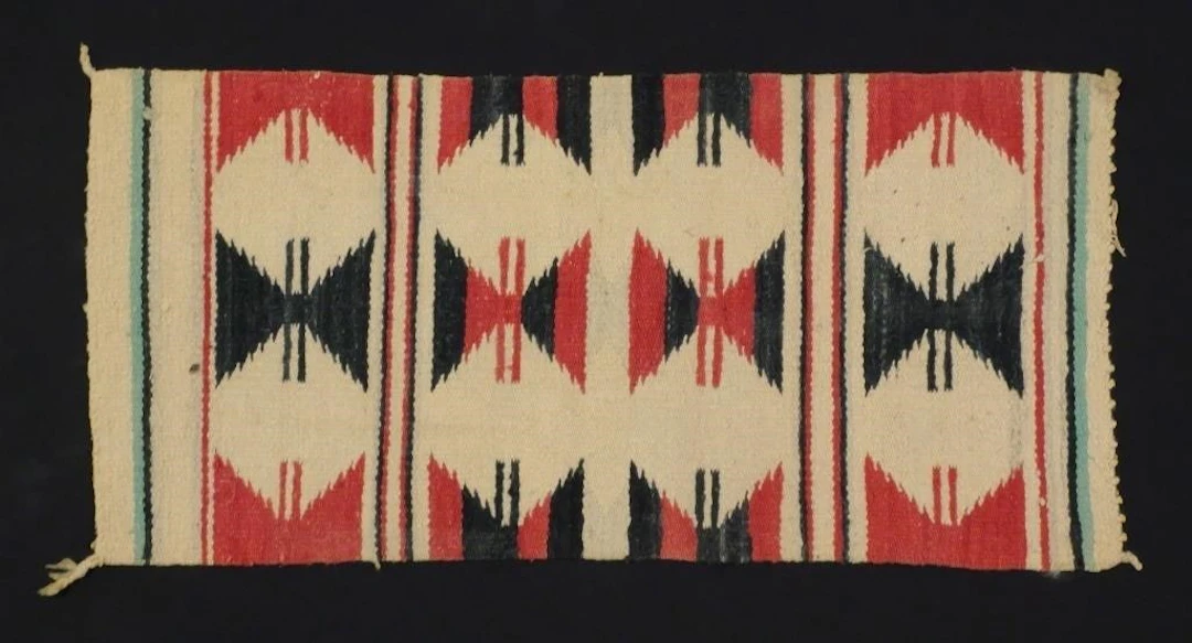 Navajo Dine Gallup Throw Rug Circa 1940s