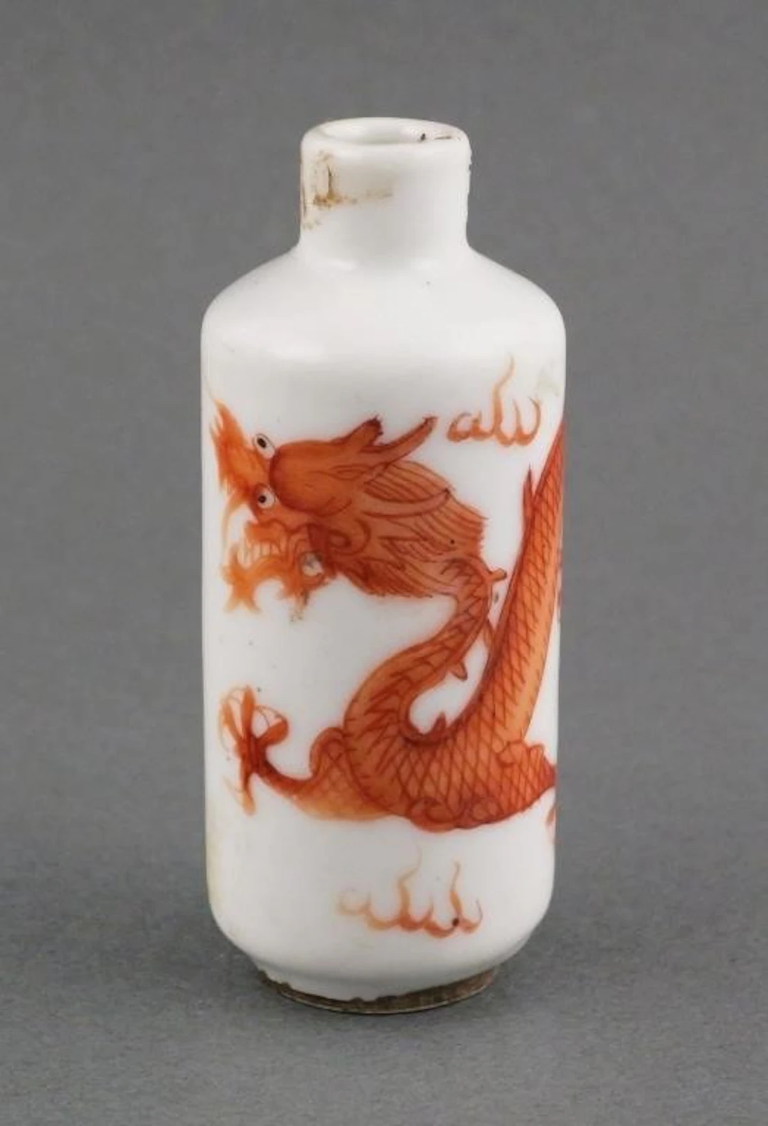 Chinese Dragon Snuff Bottle Qing Mark