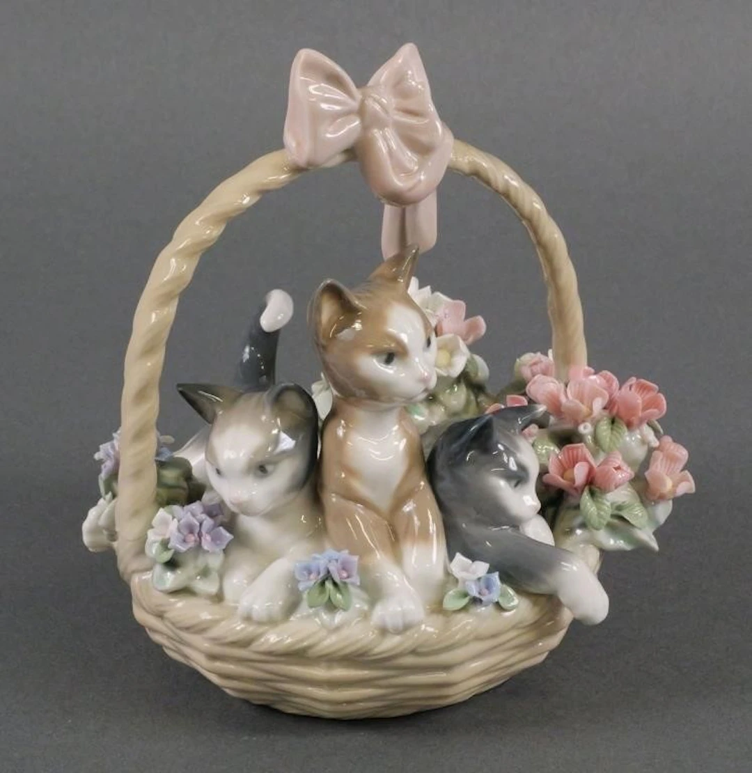 Lladro "Purr-Fect" No. 1444 Porcelain Figurine