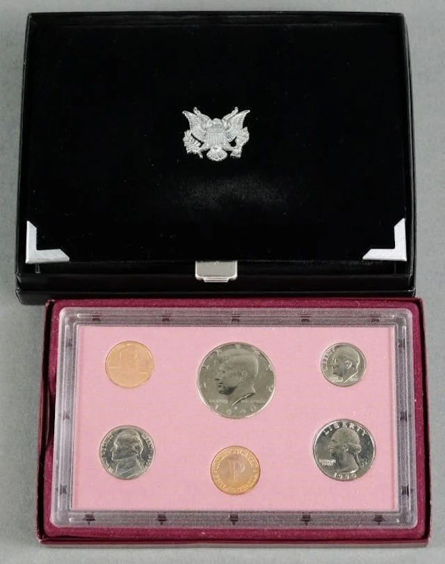 (2) US Mint Coin Sets 1990 & 1995