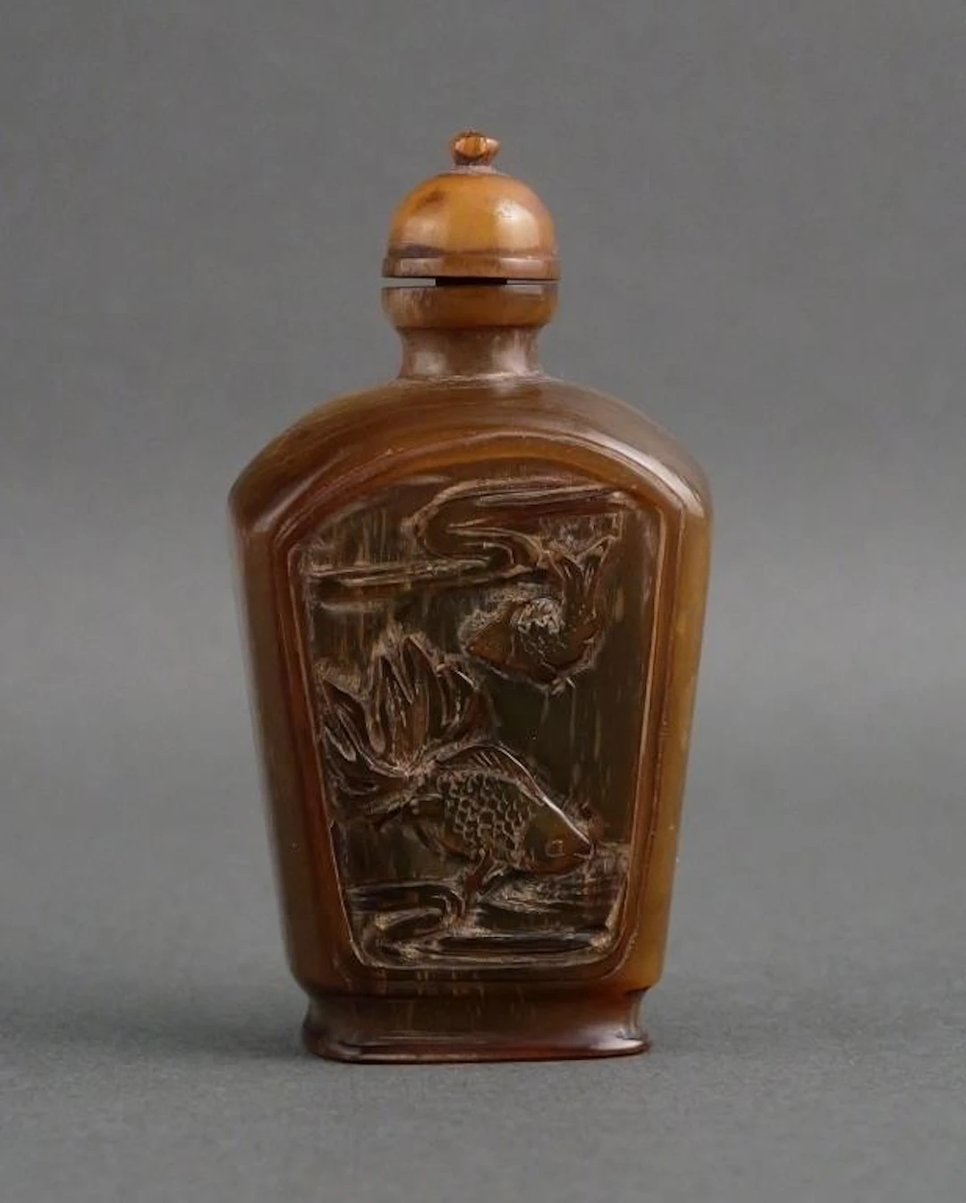 Chinese Carved Horn Goldfish/Scholar Snuff Bottle