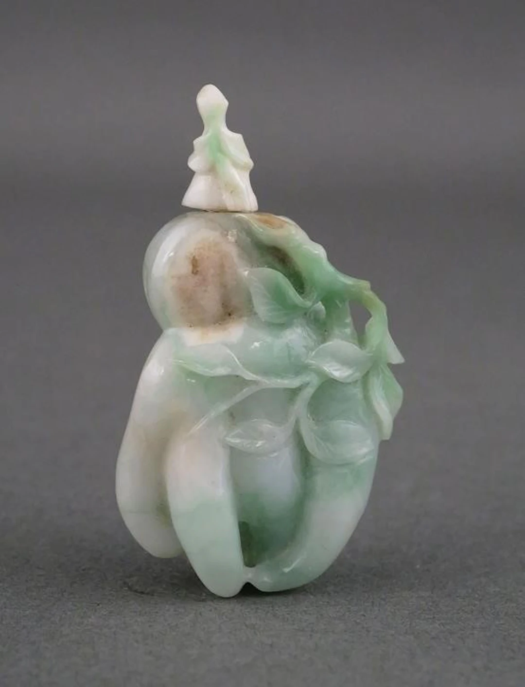 Vintage Carved Jadeite Snuff Bottle w Stopper