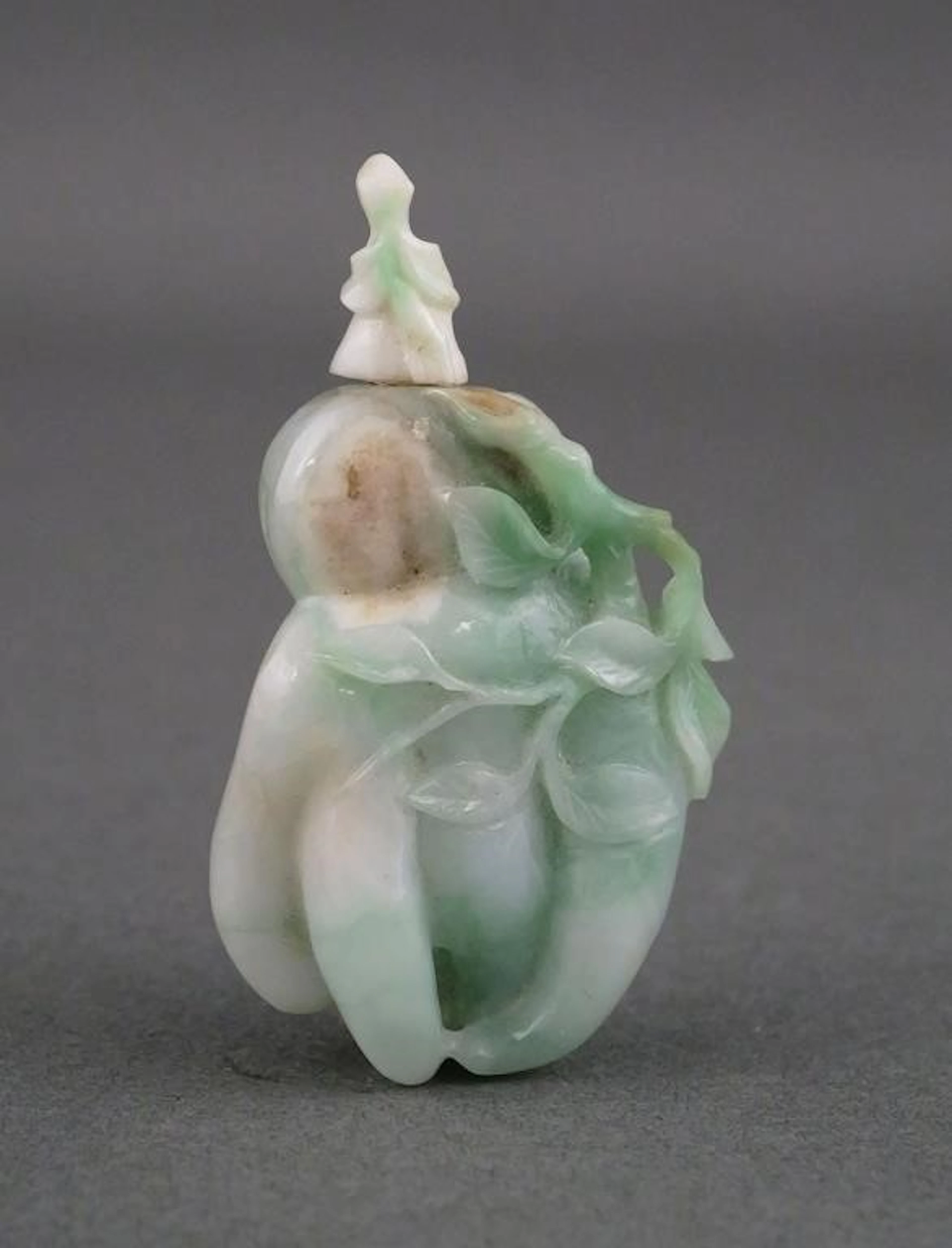 Vintage Carved Jadeite Snuff Bottle w Stopper