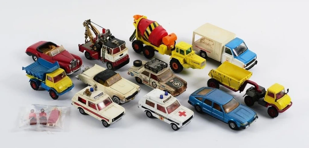 (11) Vintage Corgi Diecast Cars Trucks