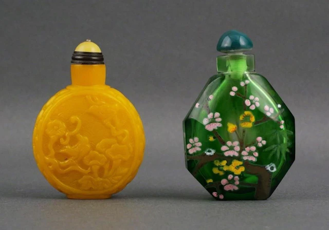 Chinese Peking Glass / Floral Glass Snuff Bottles