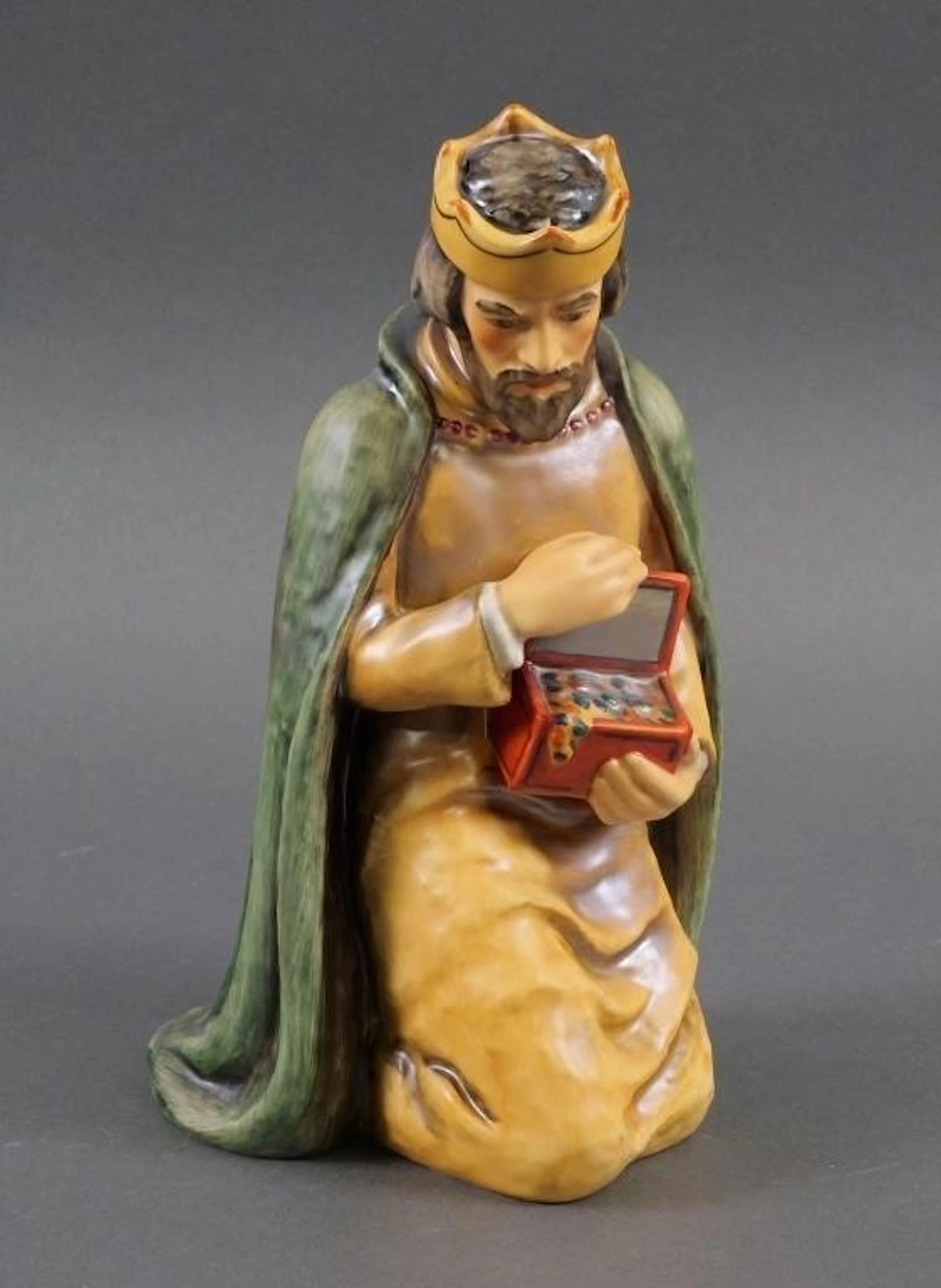 Goebel Hummel 260/P Kneeling King Nativity Figure