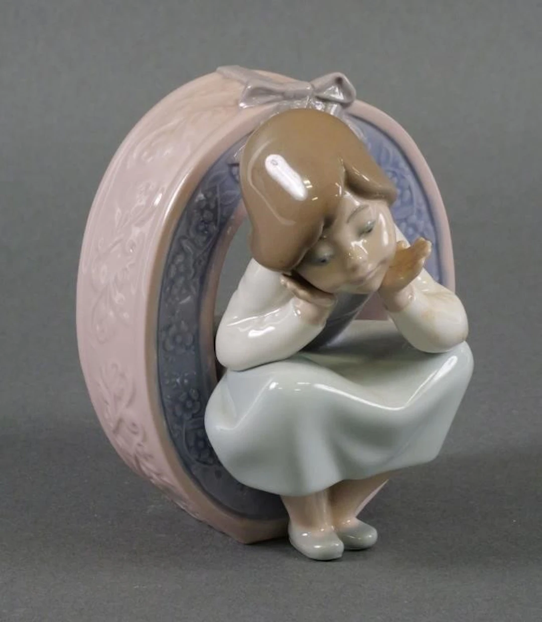 Lladro No. 5148 Schoolgirl O "Olivia" Figure