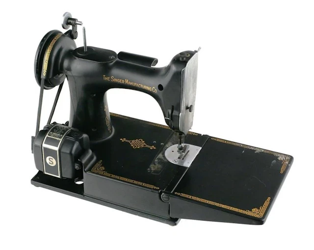 Singer Featherweight 221 Sewing Machine