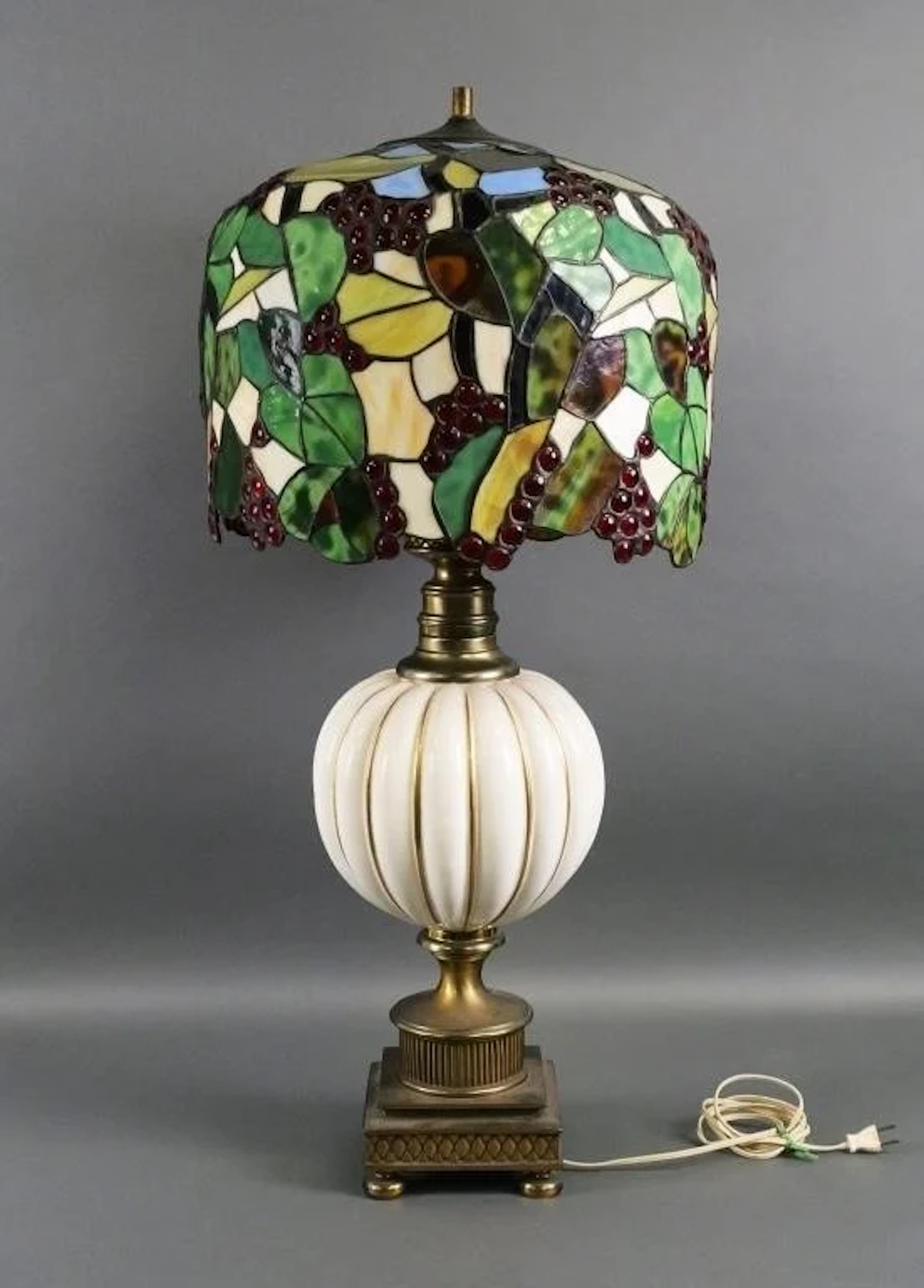 Tiffany Style Stained Glass Table Lamp