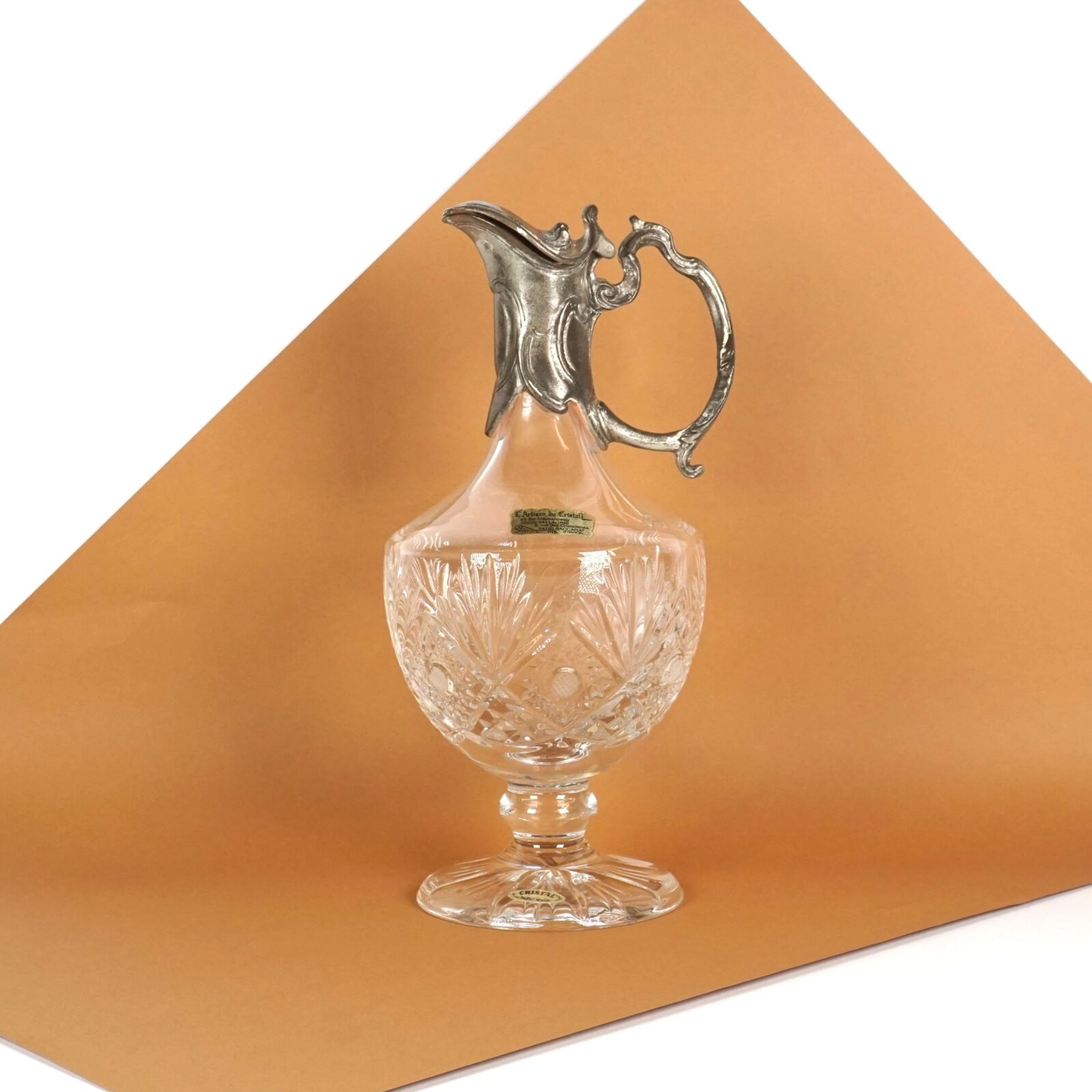 KLEIN à BACCARAT : Aiguière en cristal taillé