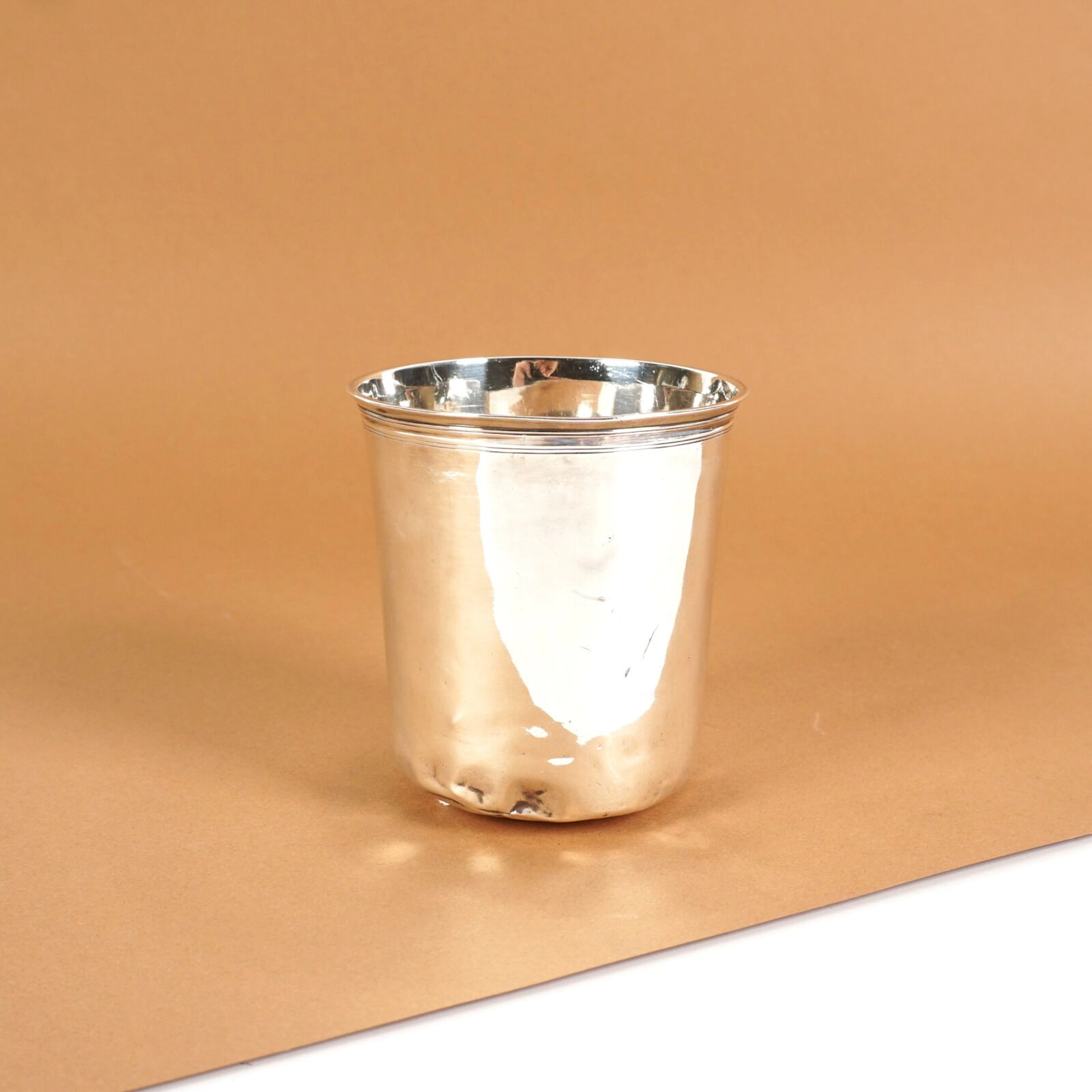 Timbale droite en argent