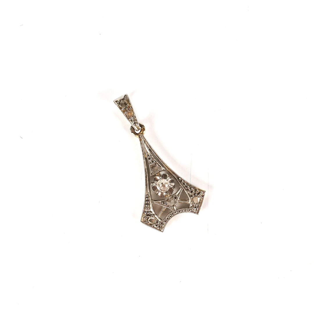 Pendentif Art Déco en or gris 18K (750/oo)