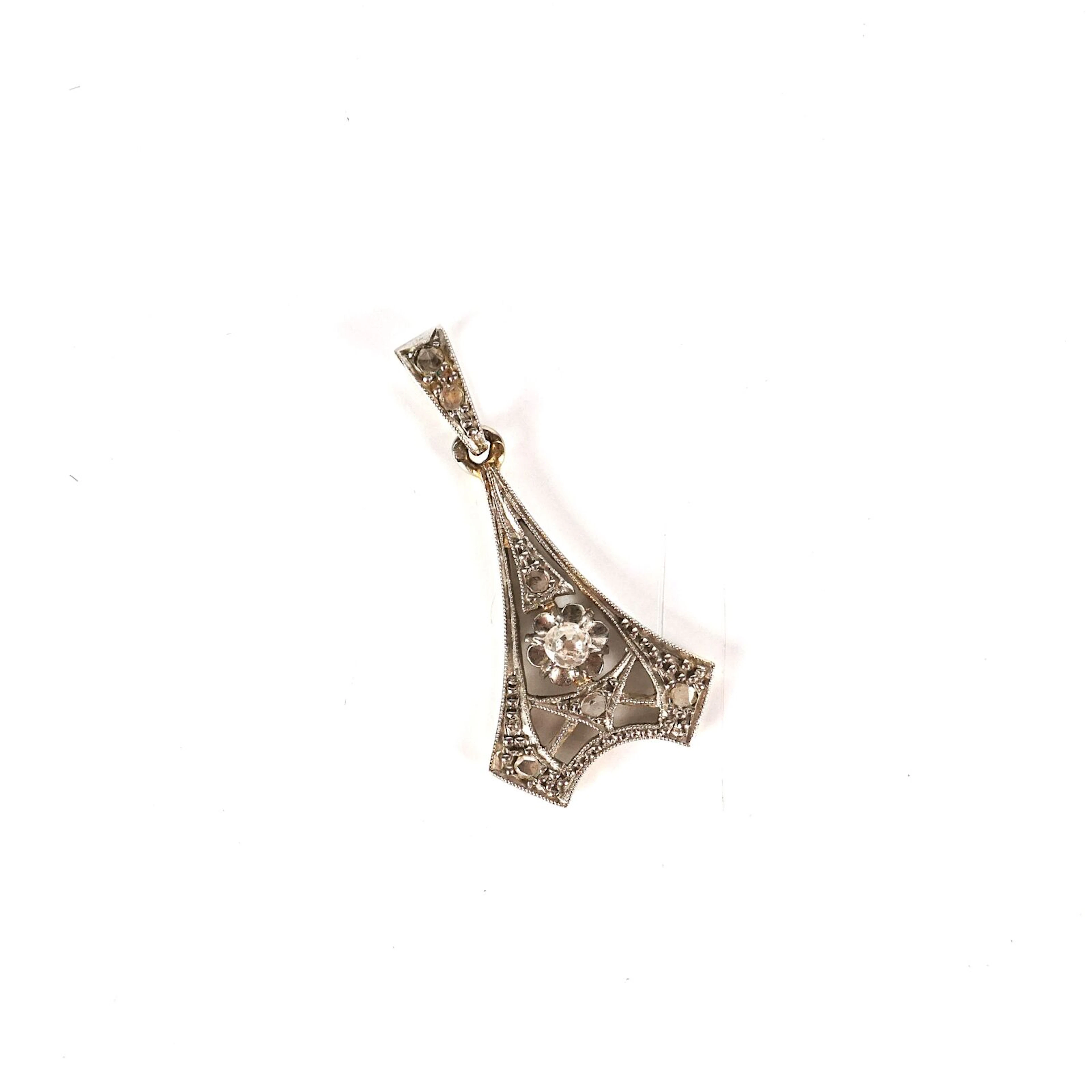 Pendentif Art Déco en or gris 18K (750/oo)