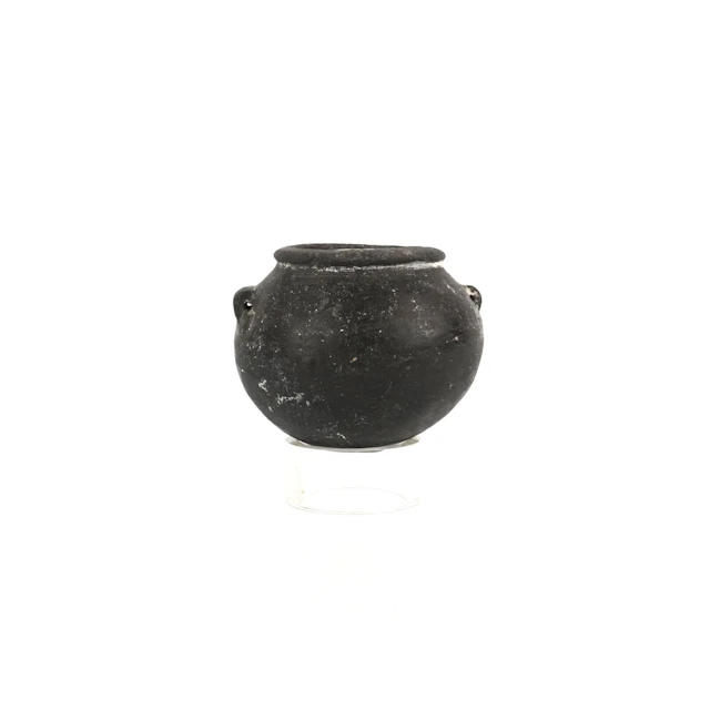 Vase à panse globulaire en terre cuite gris noir