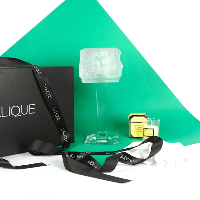 LALIQUE FRANCE : Photophore "Masque de femme" en cristal...