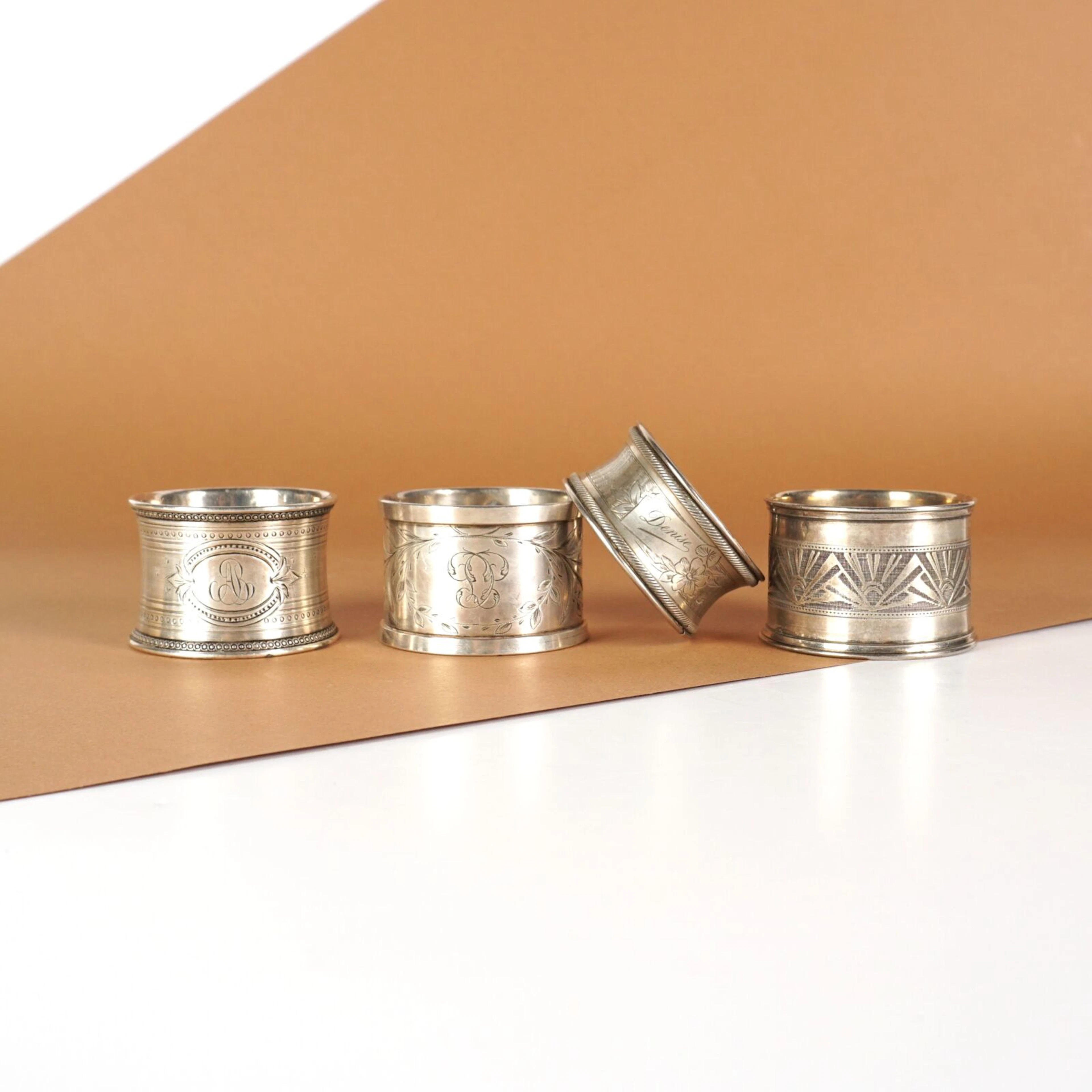 Quatre ronds de serviette en argent