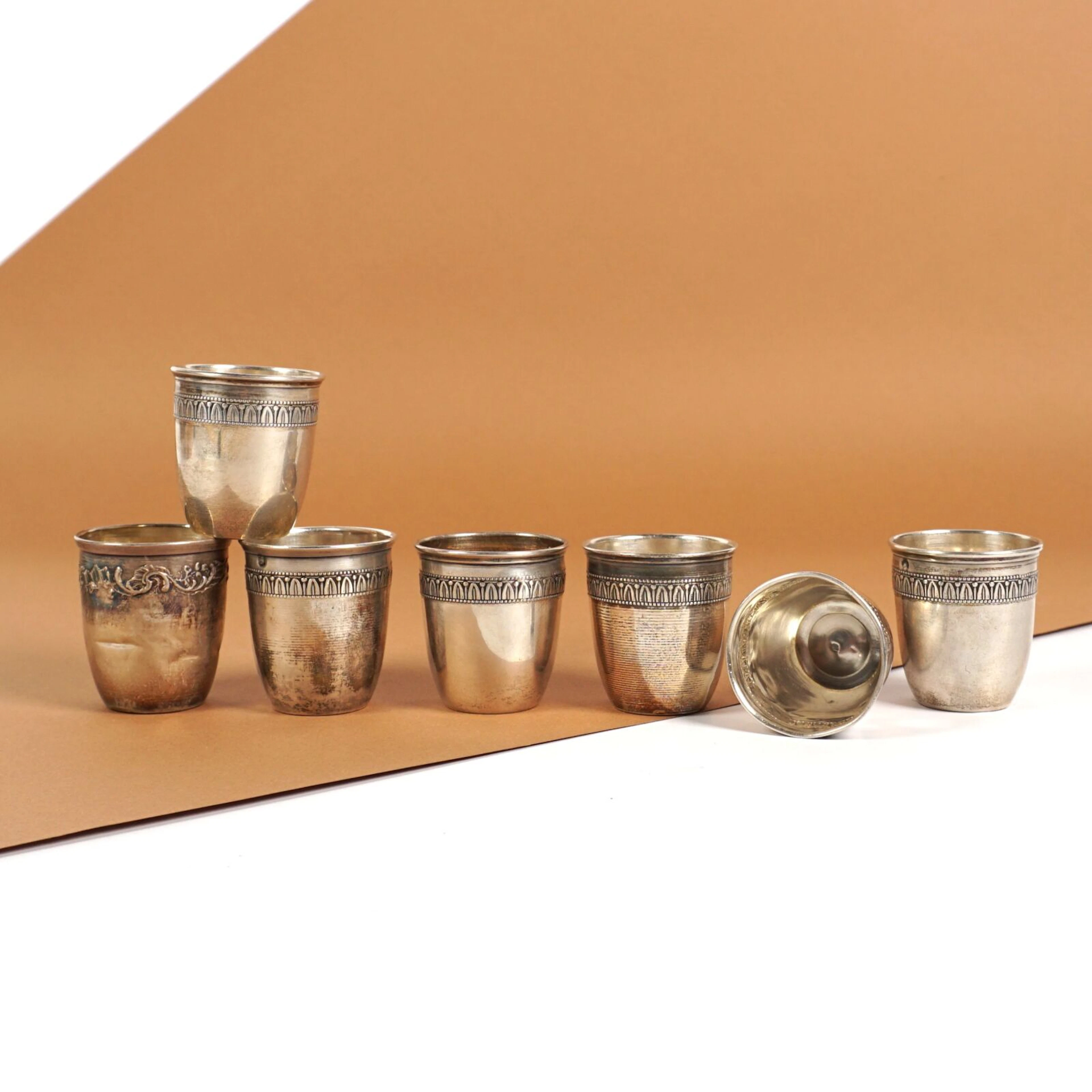 Suite de six verres à liqueur en argent