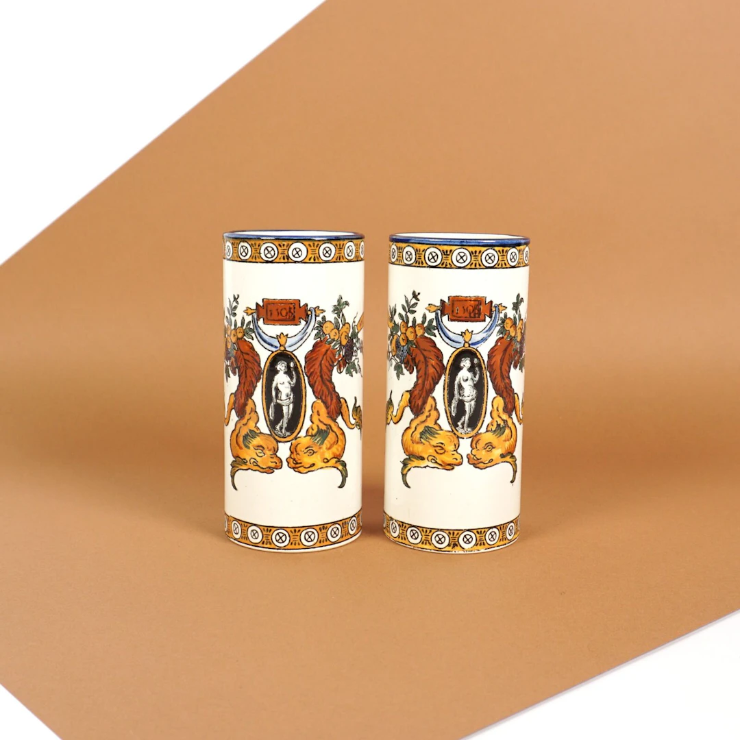GIEN : Paire de petits vases rouleau en faïence émaillée...