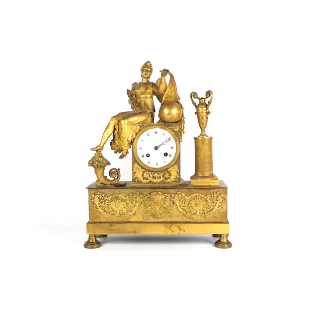 Pendule à poser en bronze doré et ciselé
