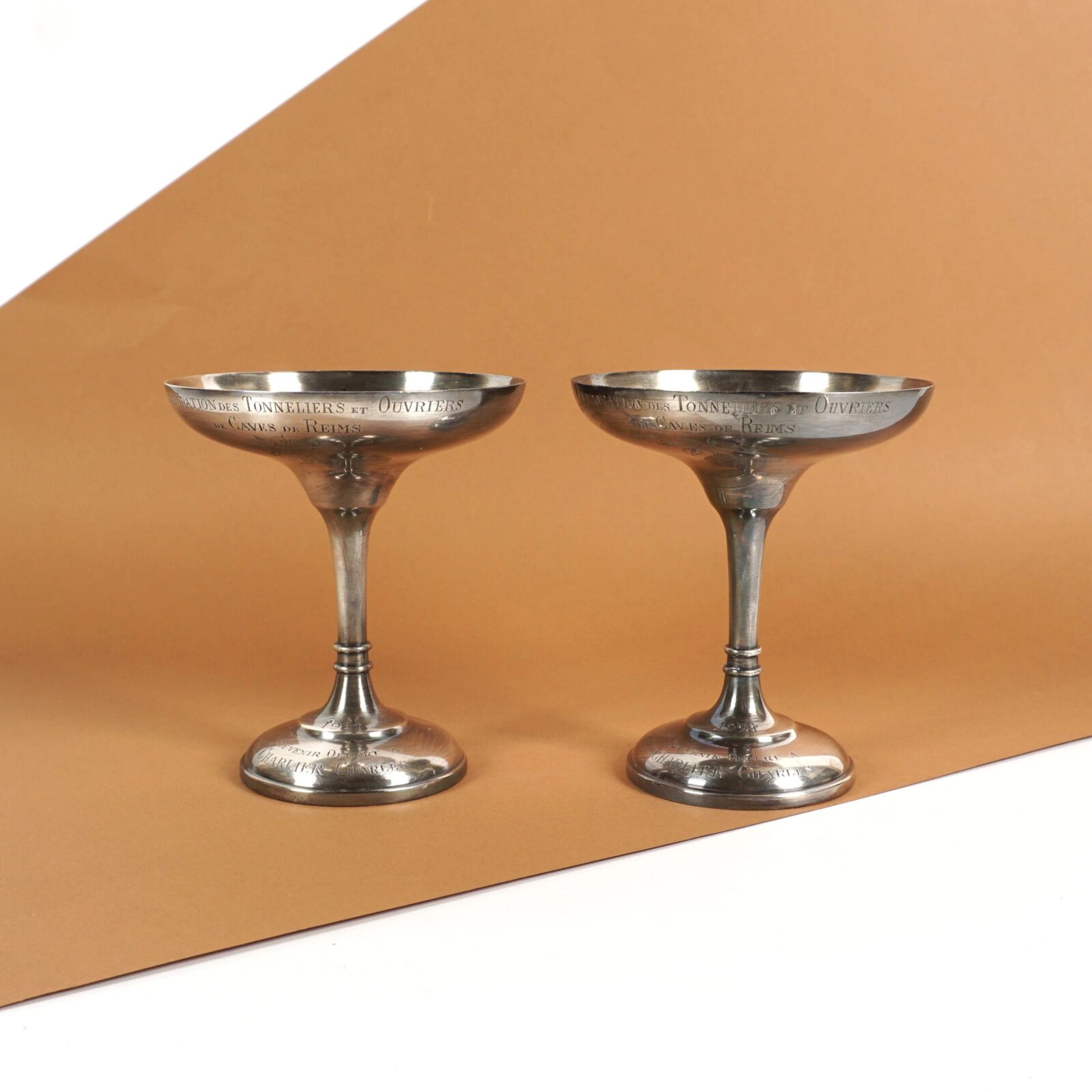 Paire de coupes à champagne en métal argenté