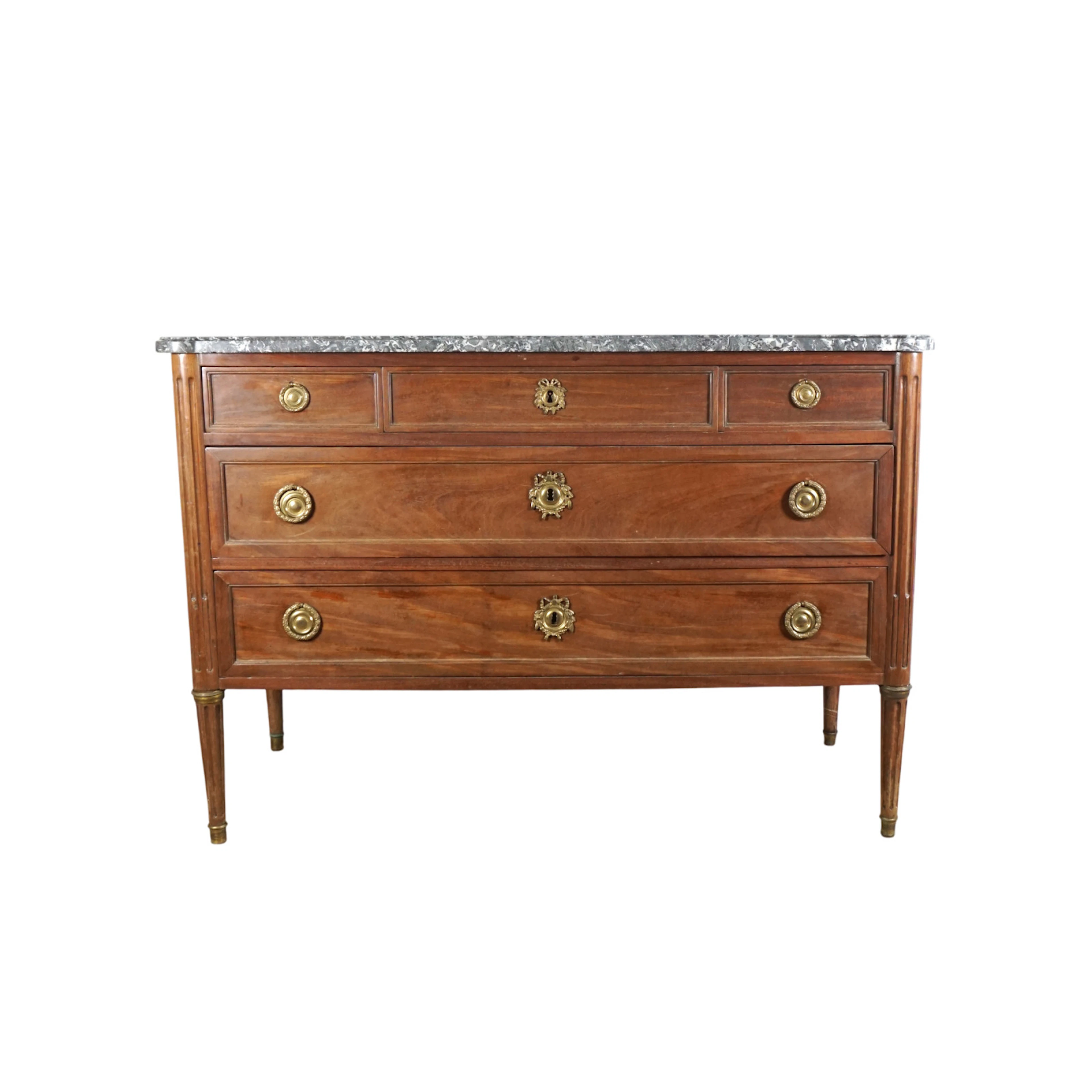 Commode en bois ouvrant en façade à cinq tiroirs sur trois rangs