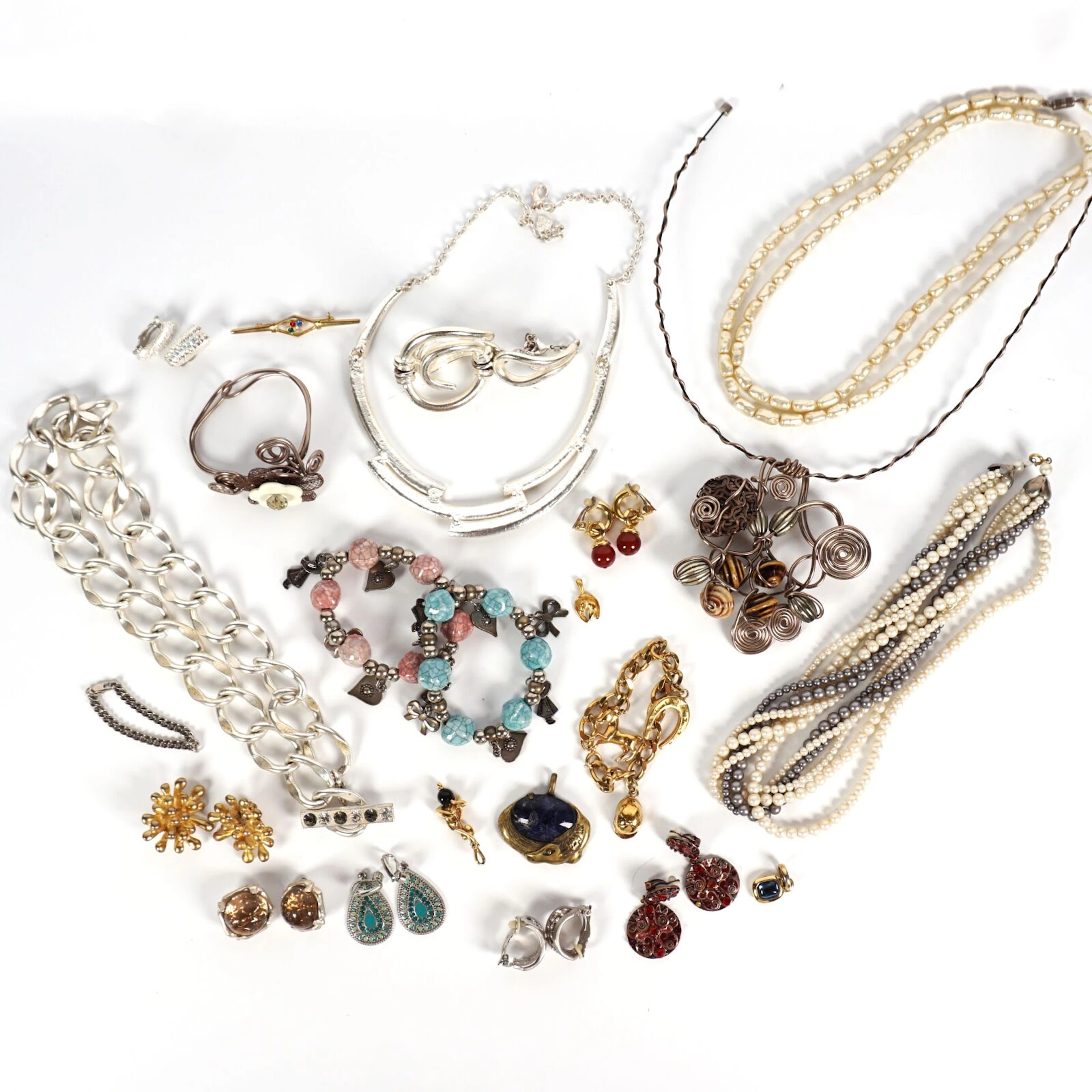 Lot de bijoux de fantaisie en métal