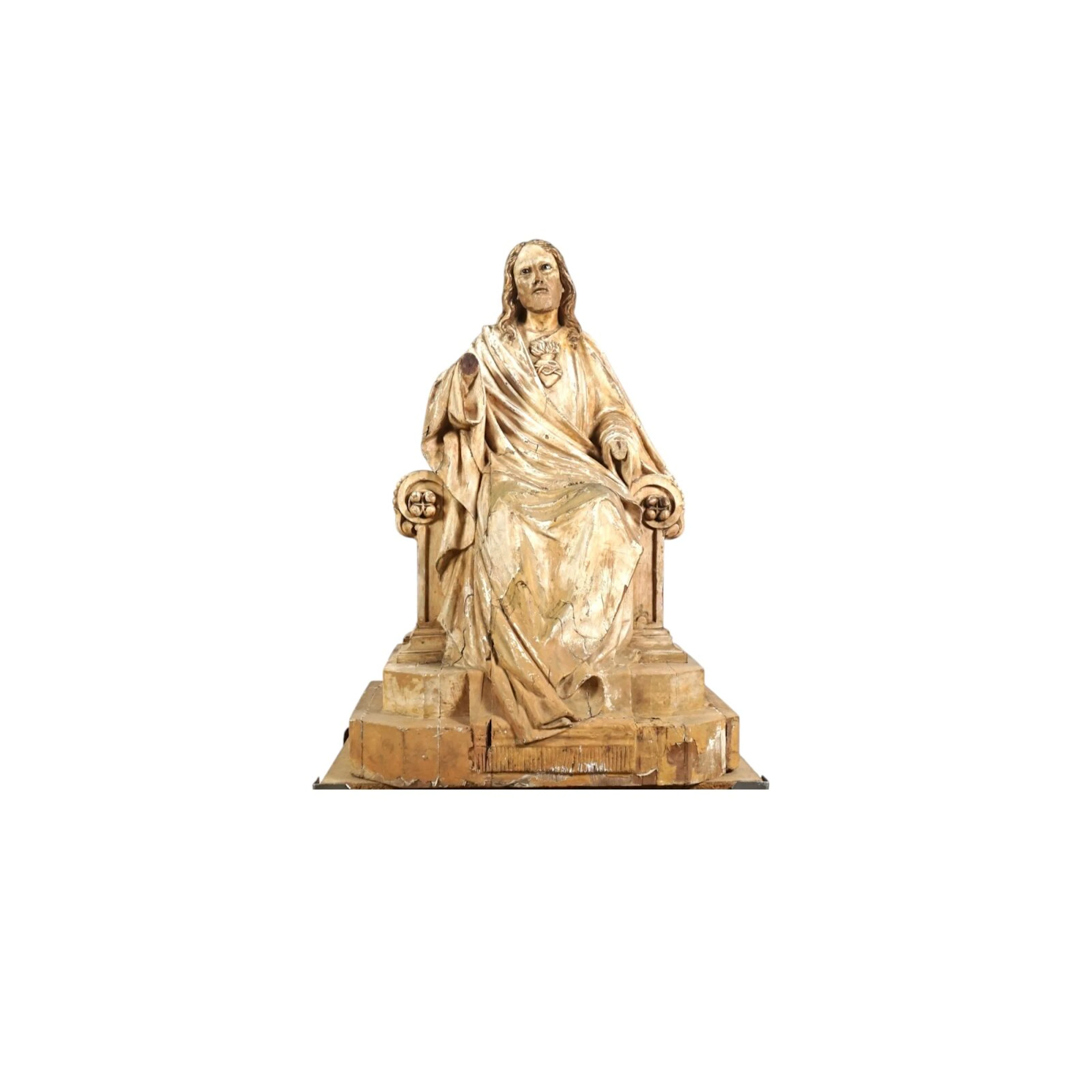 Christ au sacré coeur en mélèze peint figurant le Christ assis sur un trône