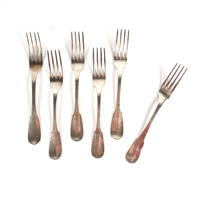 Six fourchettes en argent