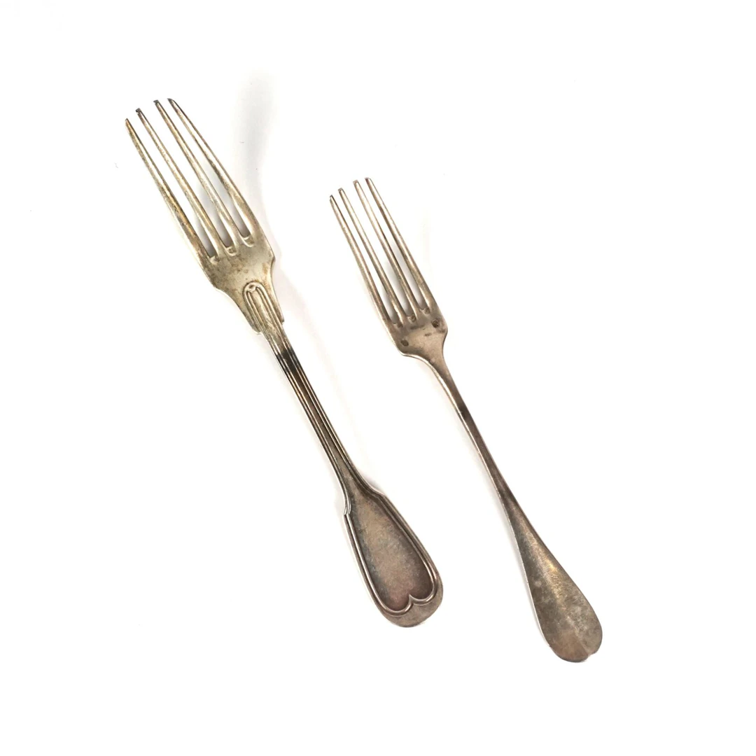 Deux fourchettes en argent