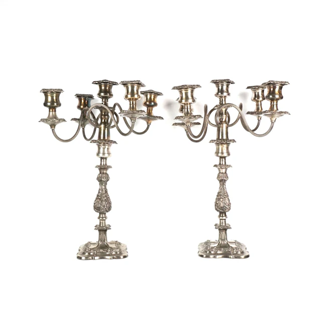 Paire de candélabres à cinq bras de lumière en bronze...