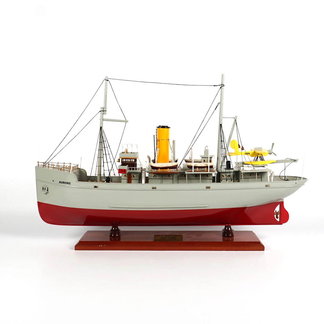 TINTIN - "Aurore" : Maquette de bateau en bois laqué