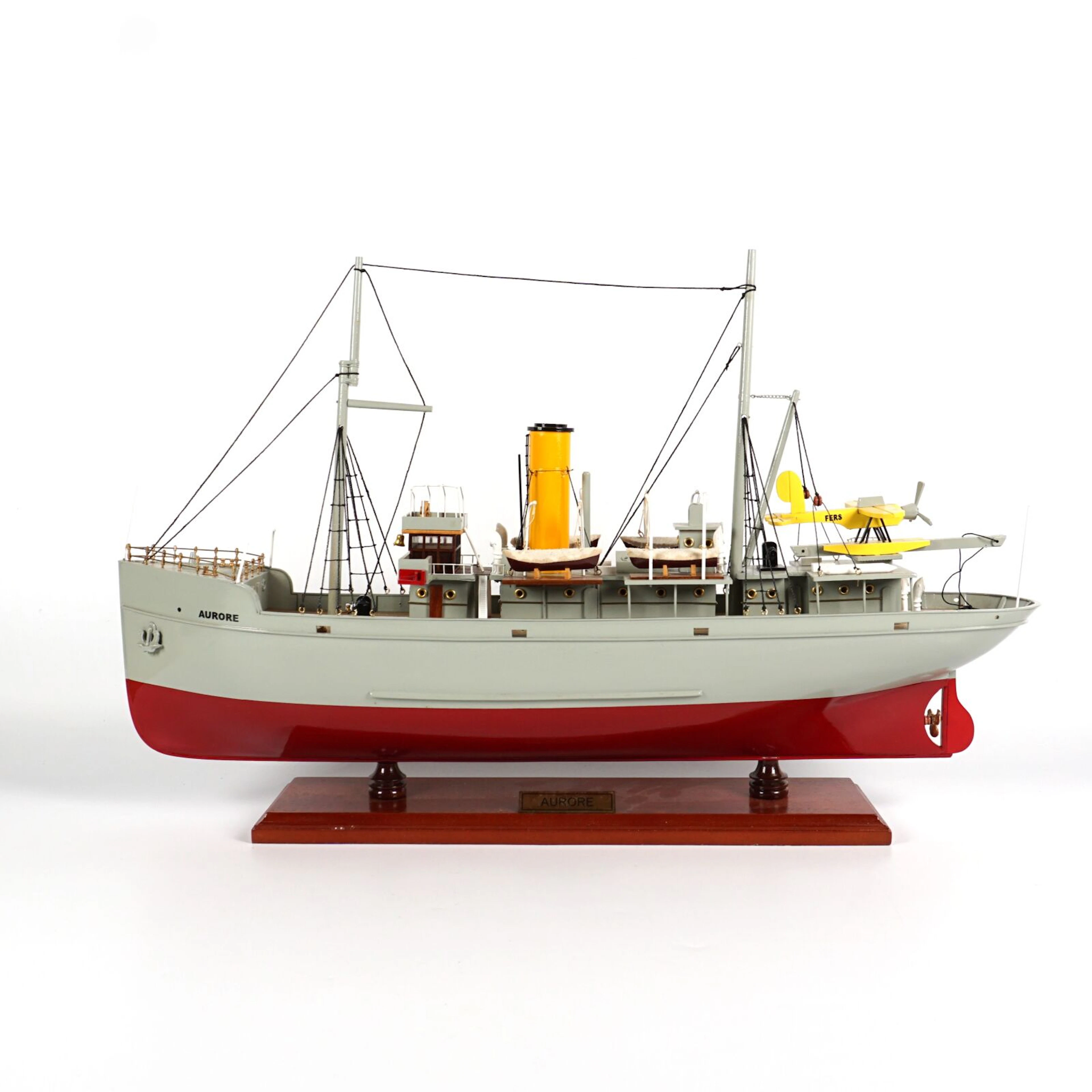 TINTIN - "Aurore" : Maquette de bateau en bois laqué