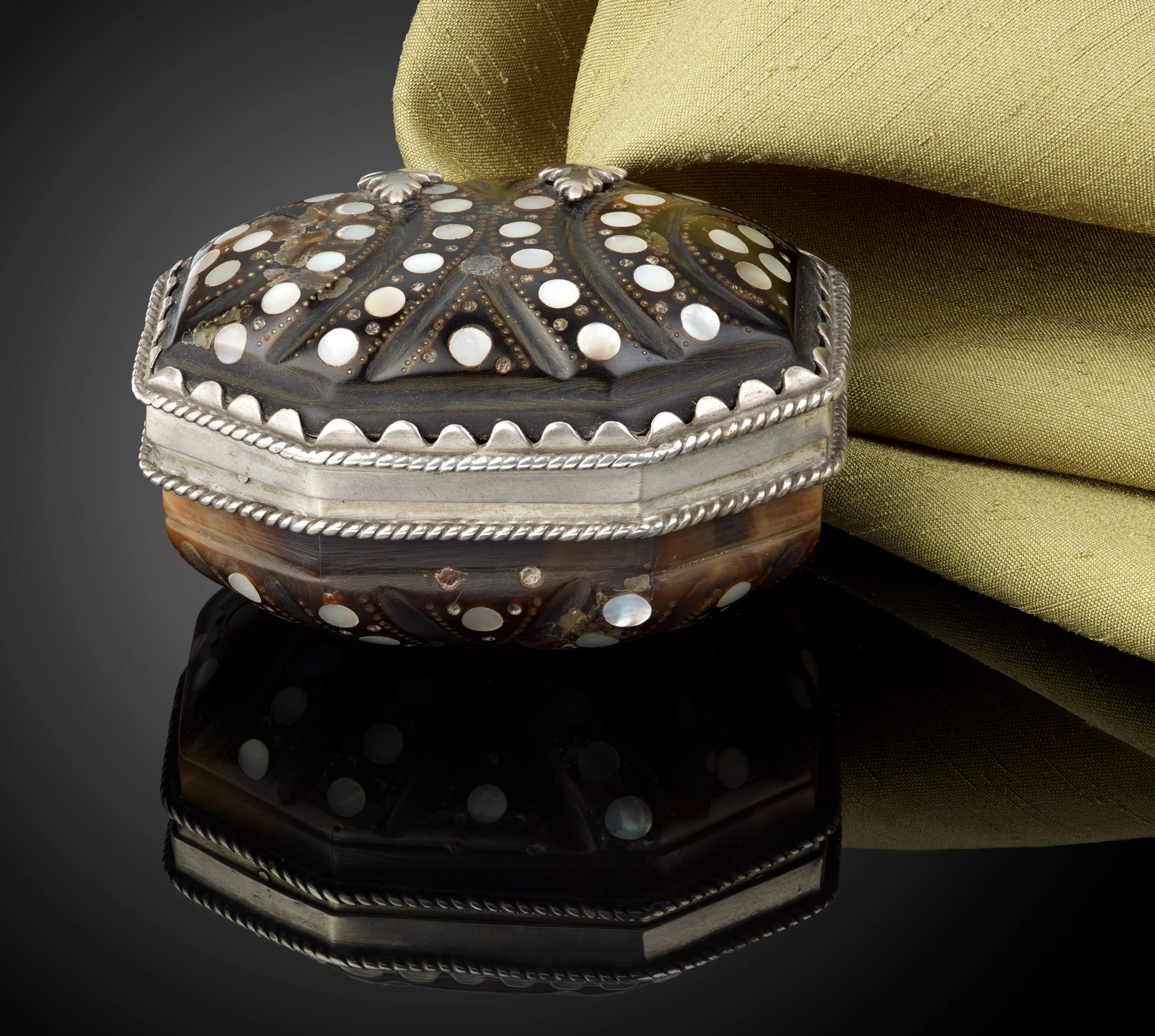 French Renaissance Tortoiseshell Snuffbox c.1600 – 1620