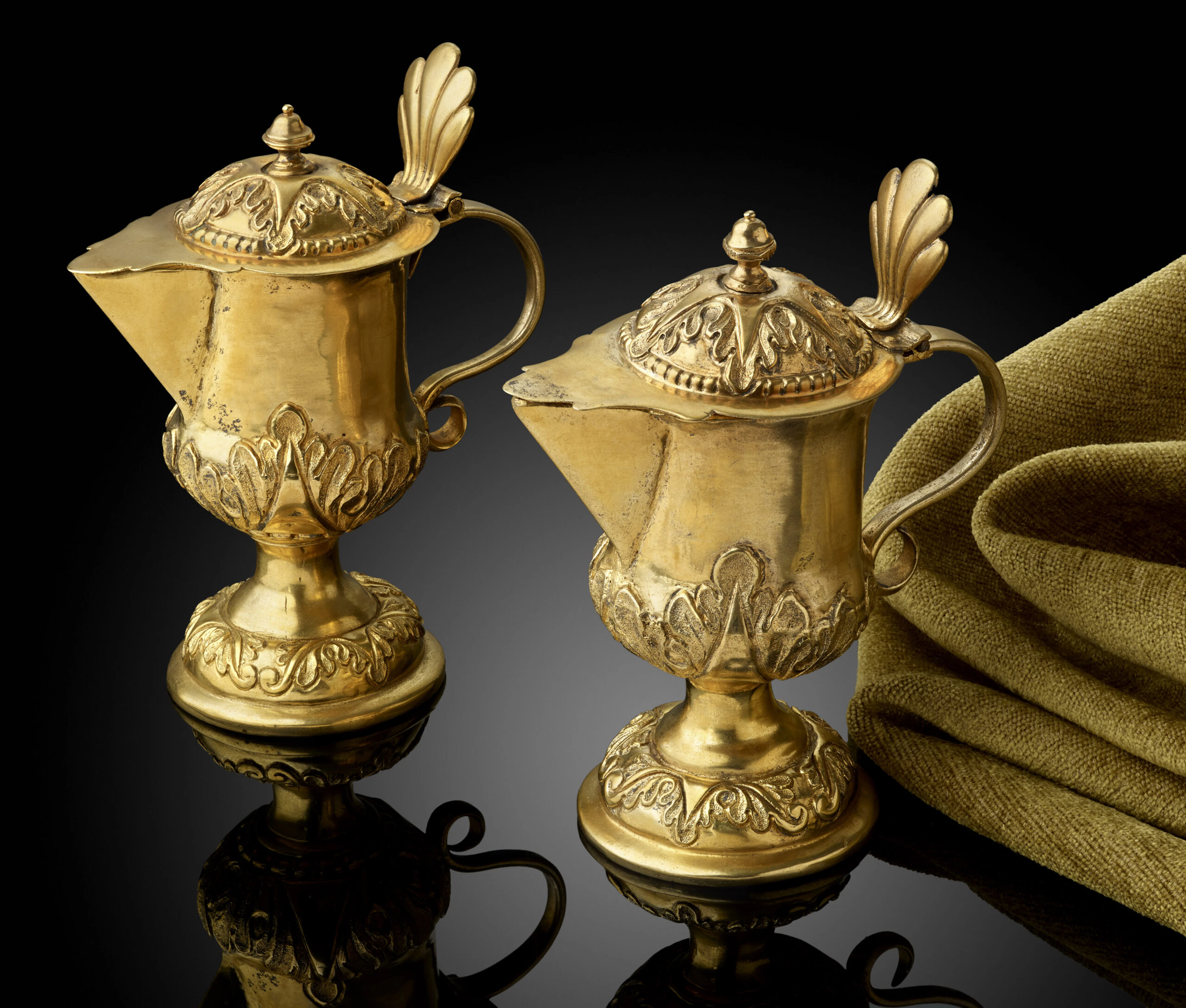 A Pair of Spanish Colonial Silver Gilt Altar Cruets ( Vinjeras ) 17th