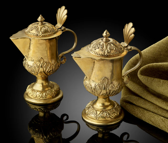 A Pair of Spanish Colonial Silver Gilt Altar Cruets ( Vinjeras ) 17th